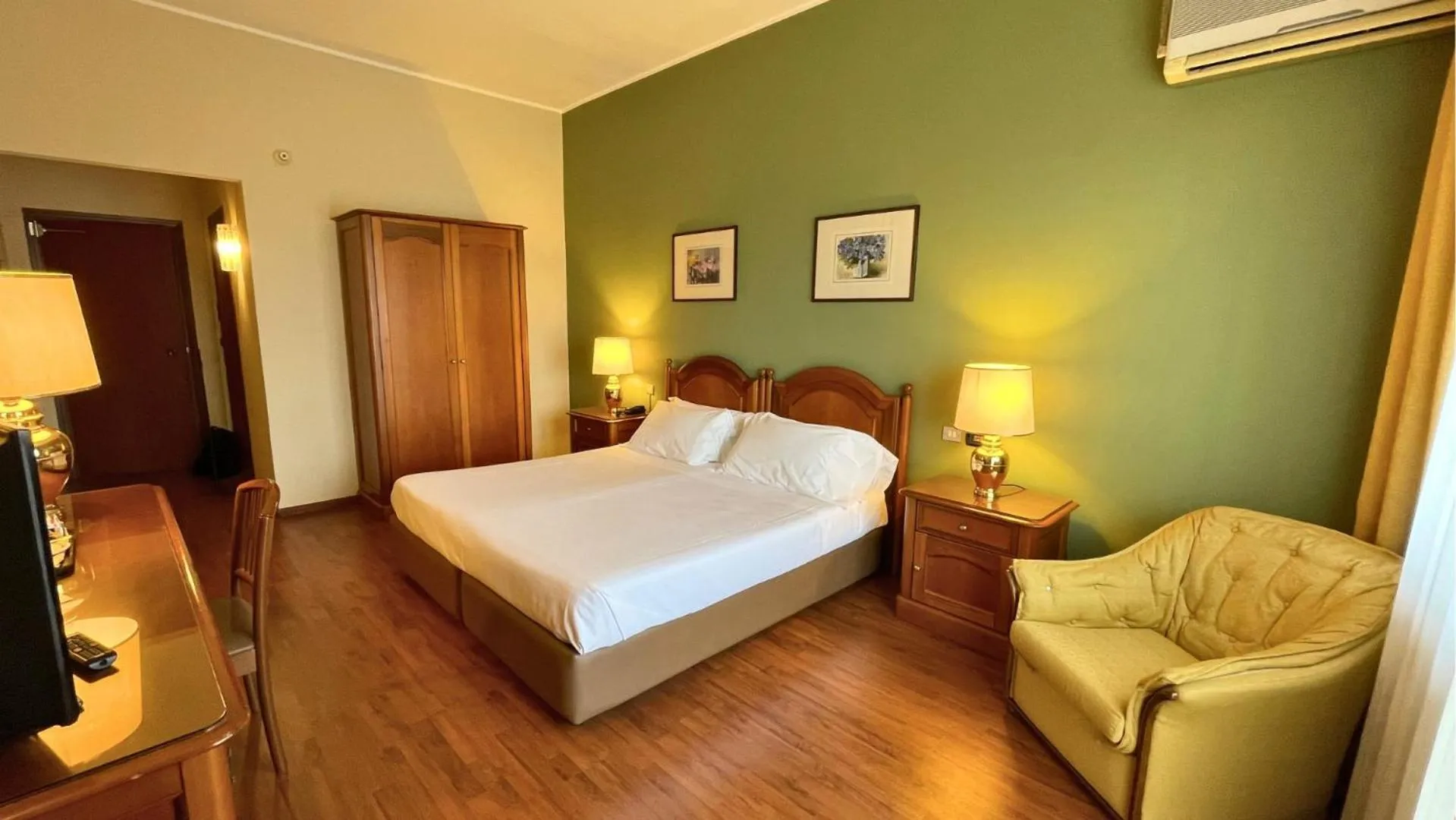 Bedroom, Bed in Garden Hotel Catania