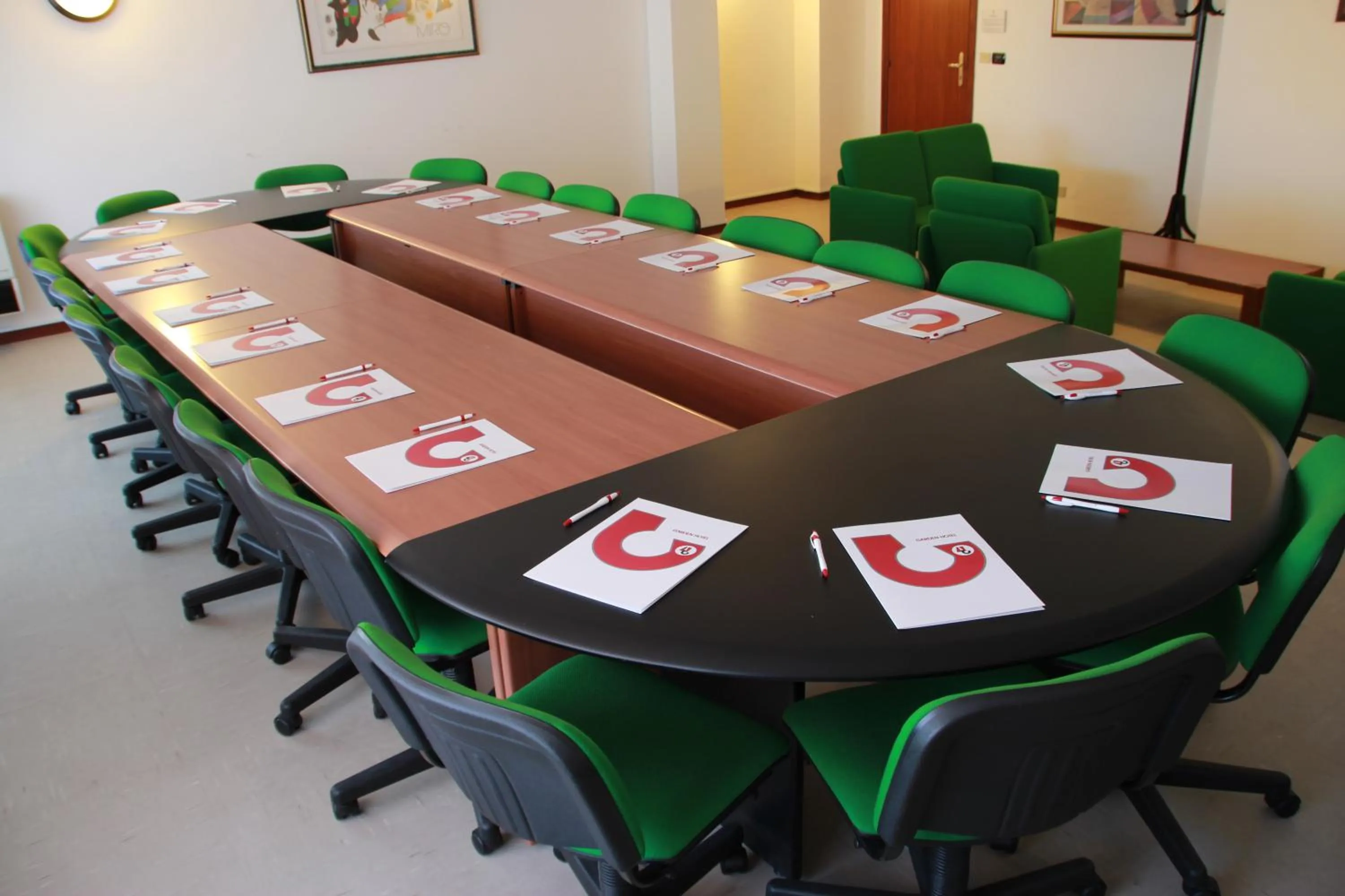 Business facilities in Garden Hotel