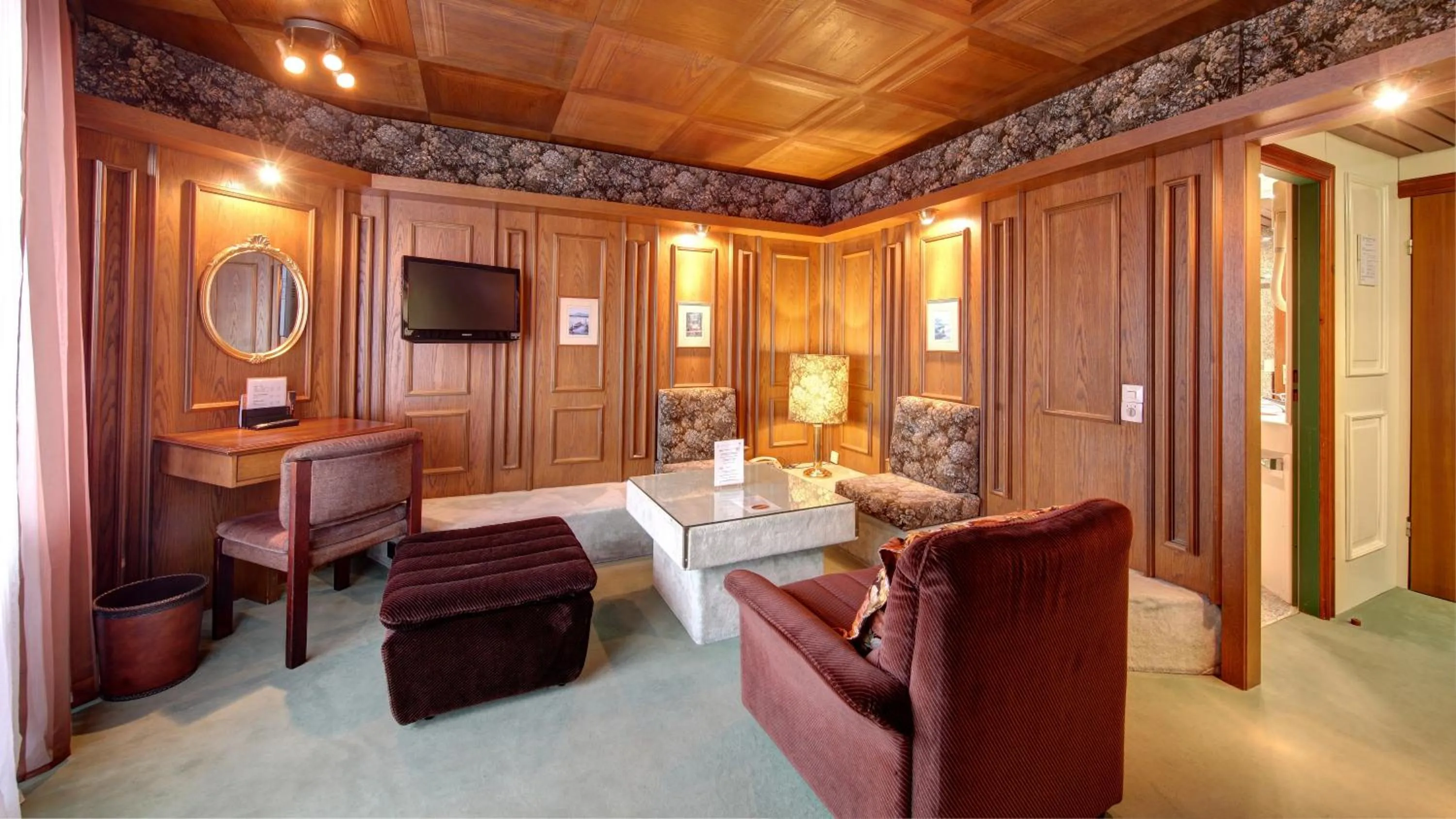 Living room, Bed in Hotel Spahr