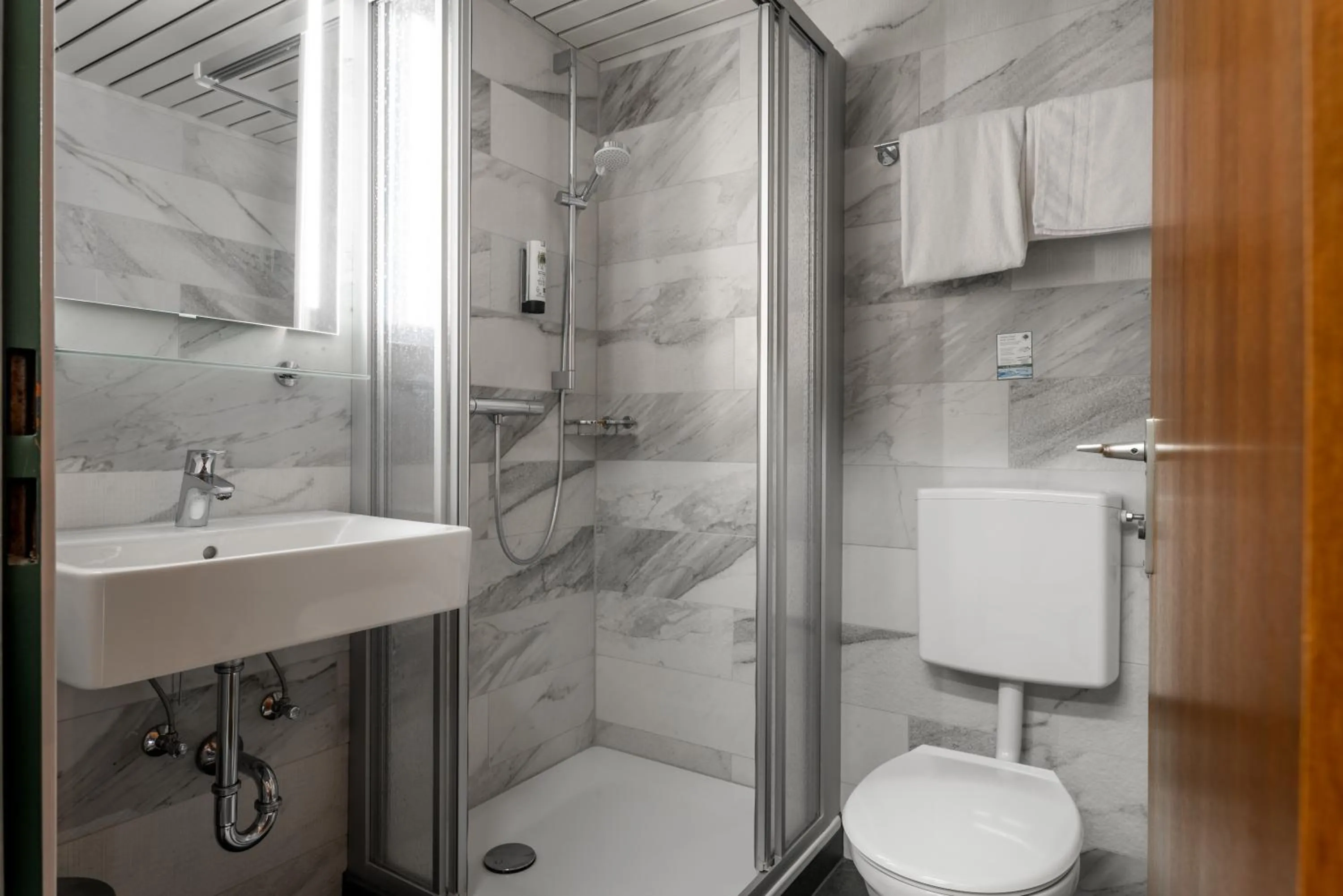 Shower in Hotel Spahr