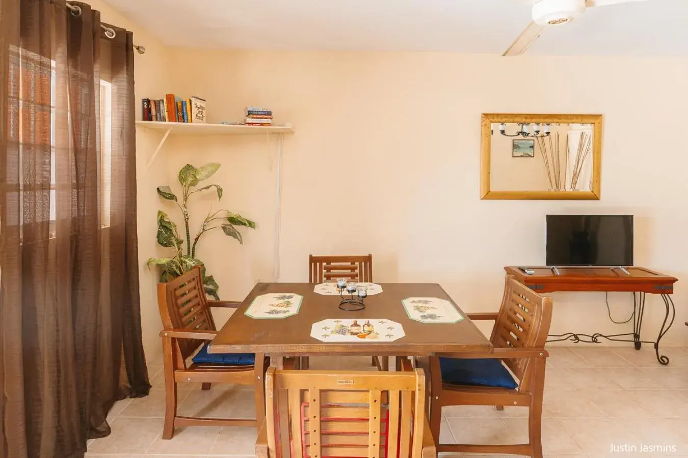 One-Bedroom Apartment in Nos Krusero Apartments One-Bedroom Apartment in Nos Krusero Apartments