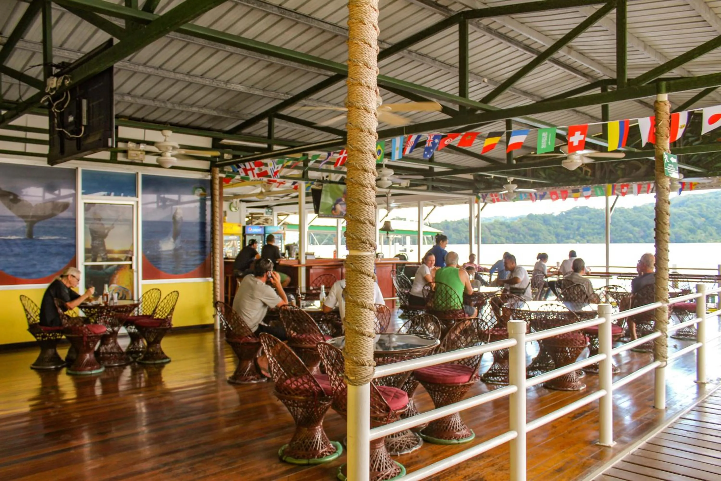 Restaurant/places to eat in Banana Bay Marina