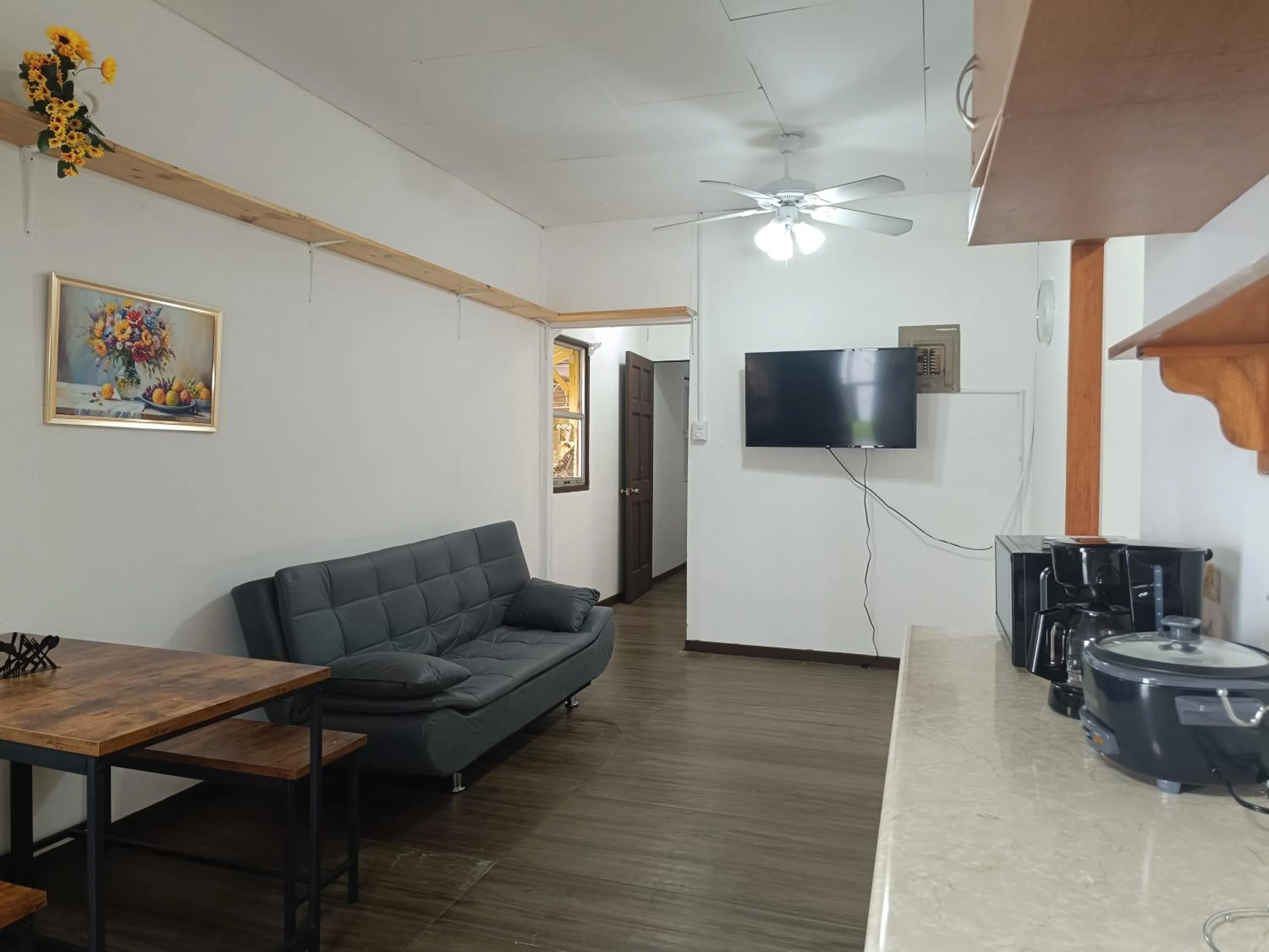 Communal lounge/ TV room in Banana Bay Marina