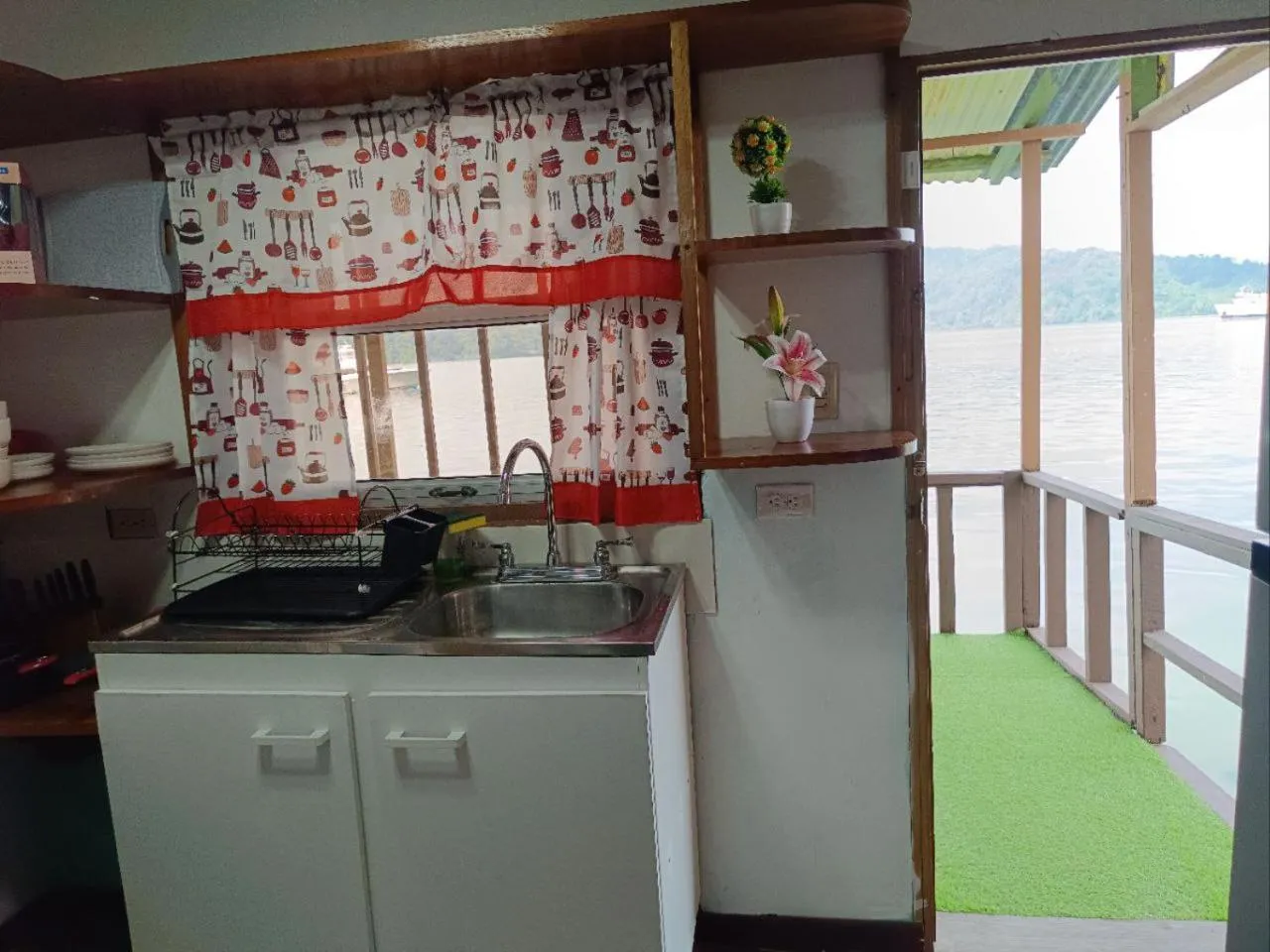 Kitchen or kitchenette in Banana Bay Marina