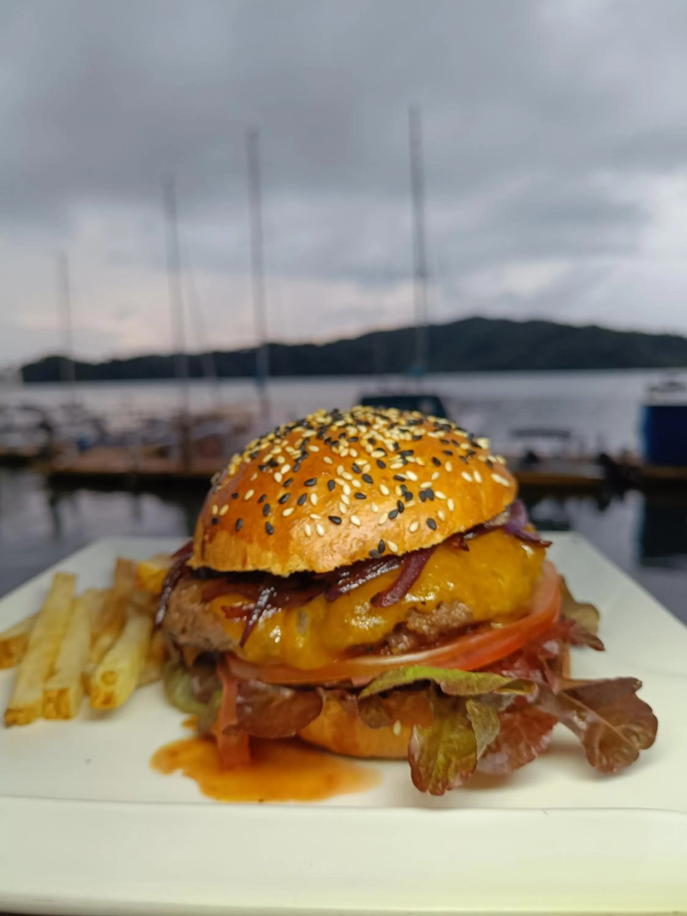 Restaurant/places to eat in Banana Bay Marina