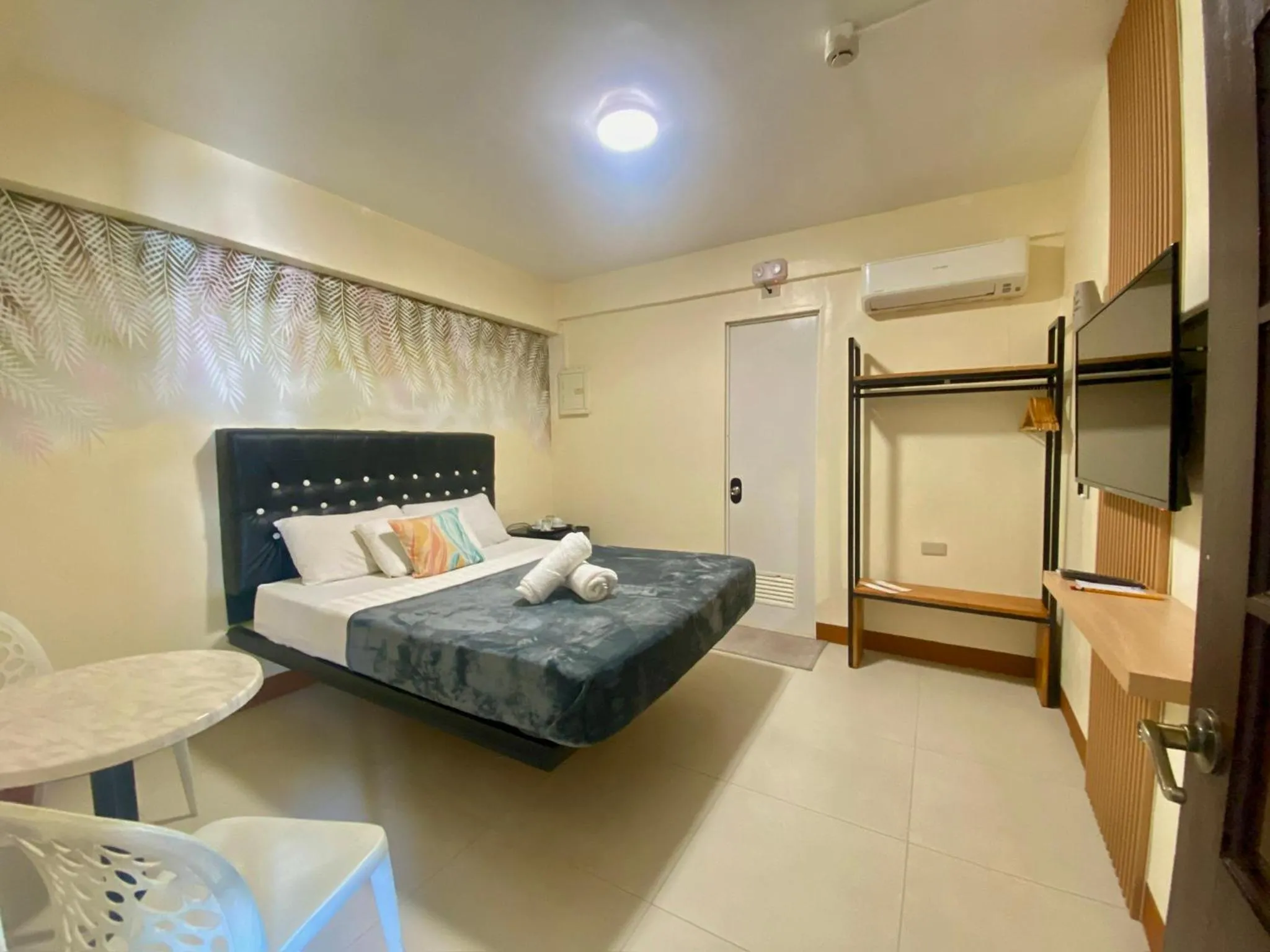 Bedroom, Bed in Boracay Grace Hotel