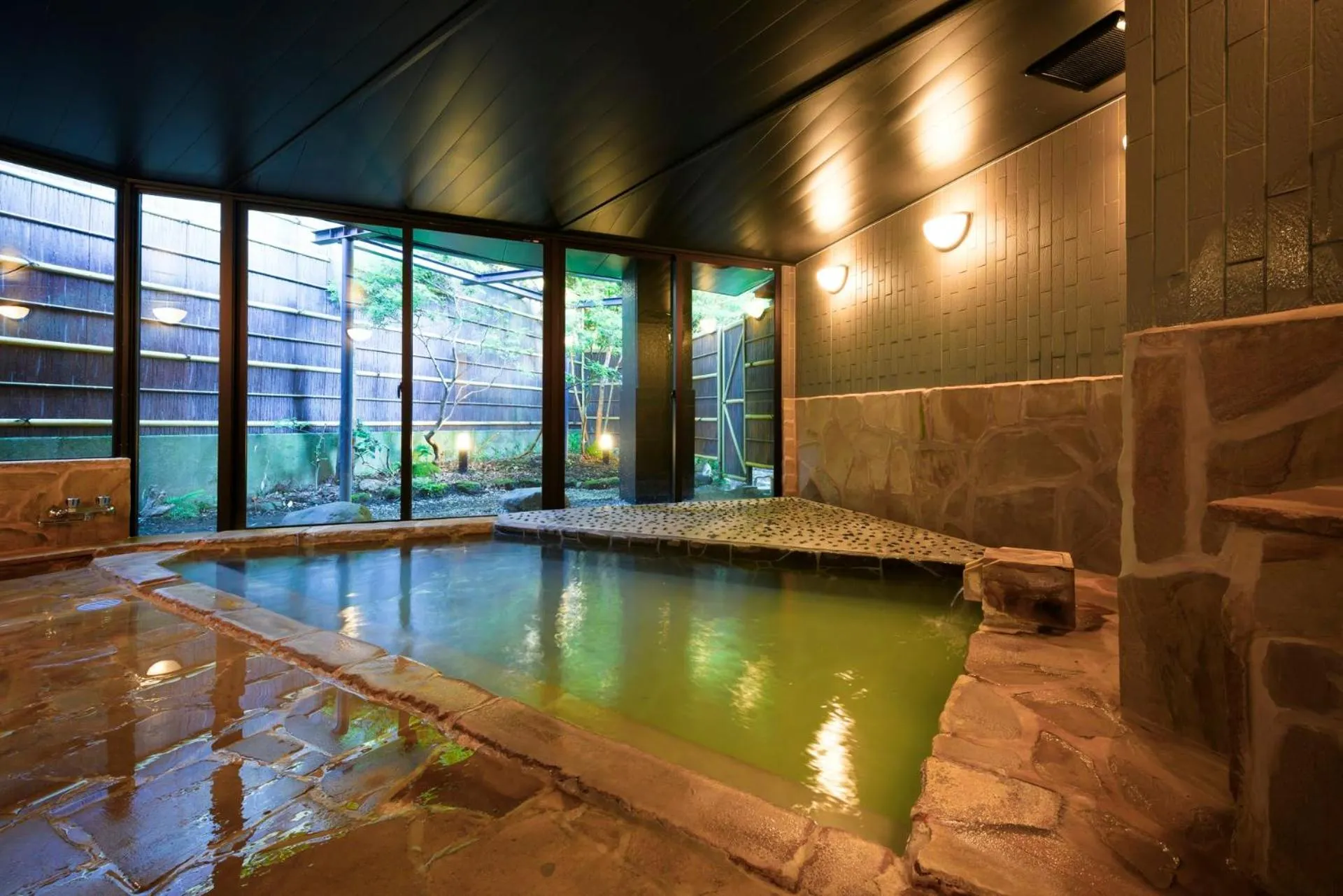 Hot Spring Bath in Sengokuhara Hisanoha