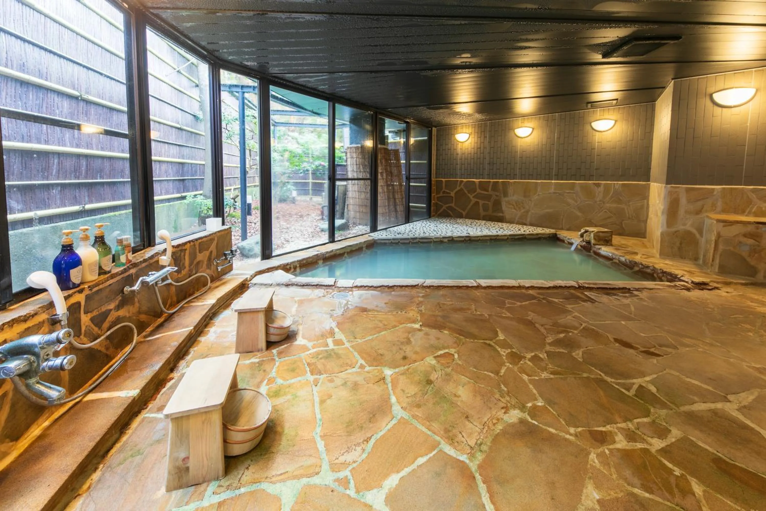 Hot Spring Bath in Sengokuhara Hisanoha