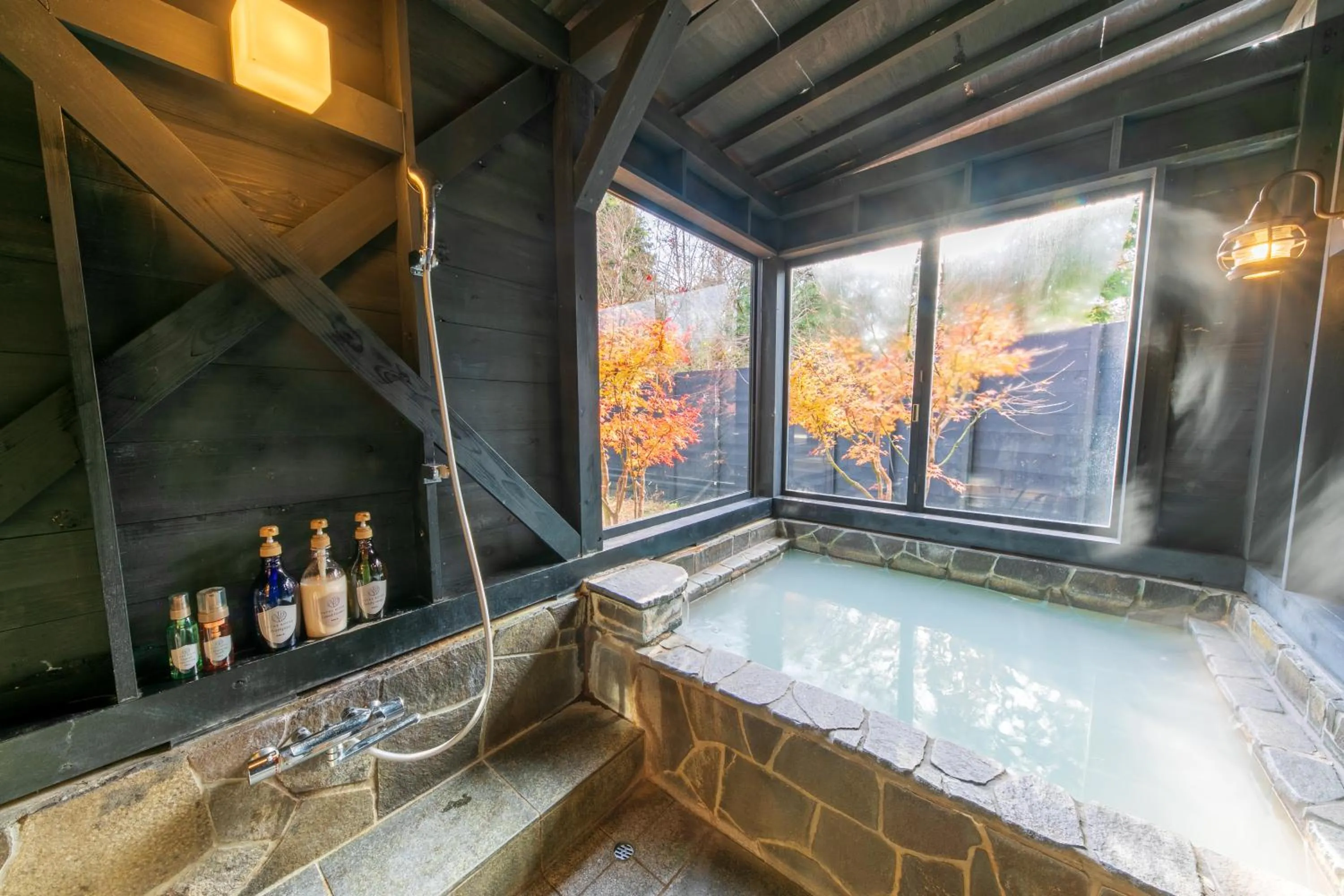 Hot Spring Bath in Sengokuhara Hisanoha