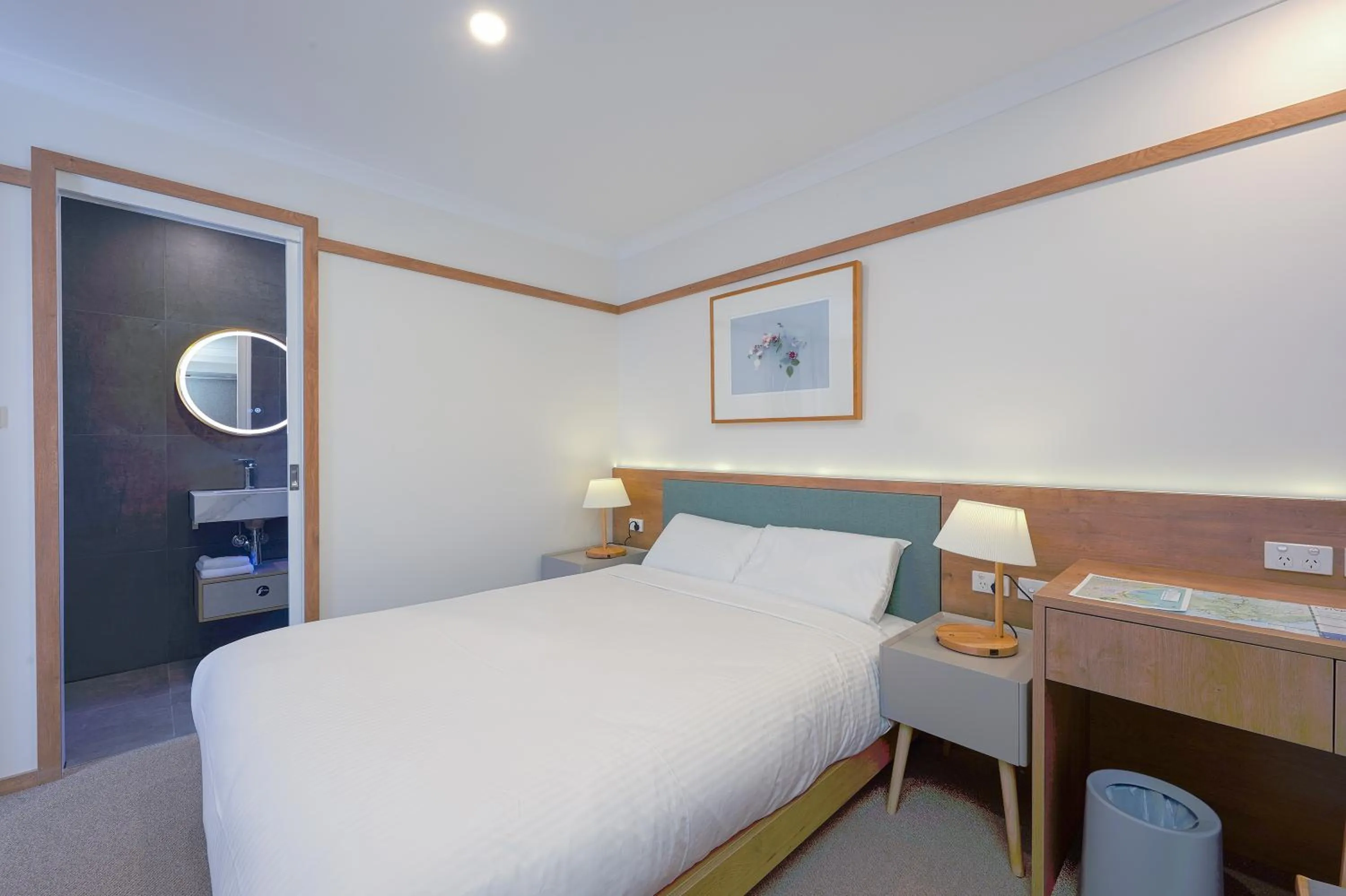 Bedroom, Bed in Blue Ocean Motel Apollo Bay