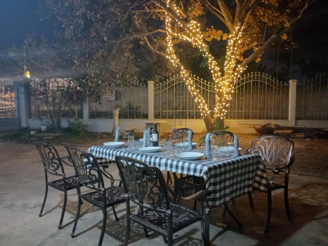 Restaurant/places to eat in Sipanya Guesthouse