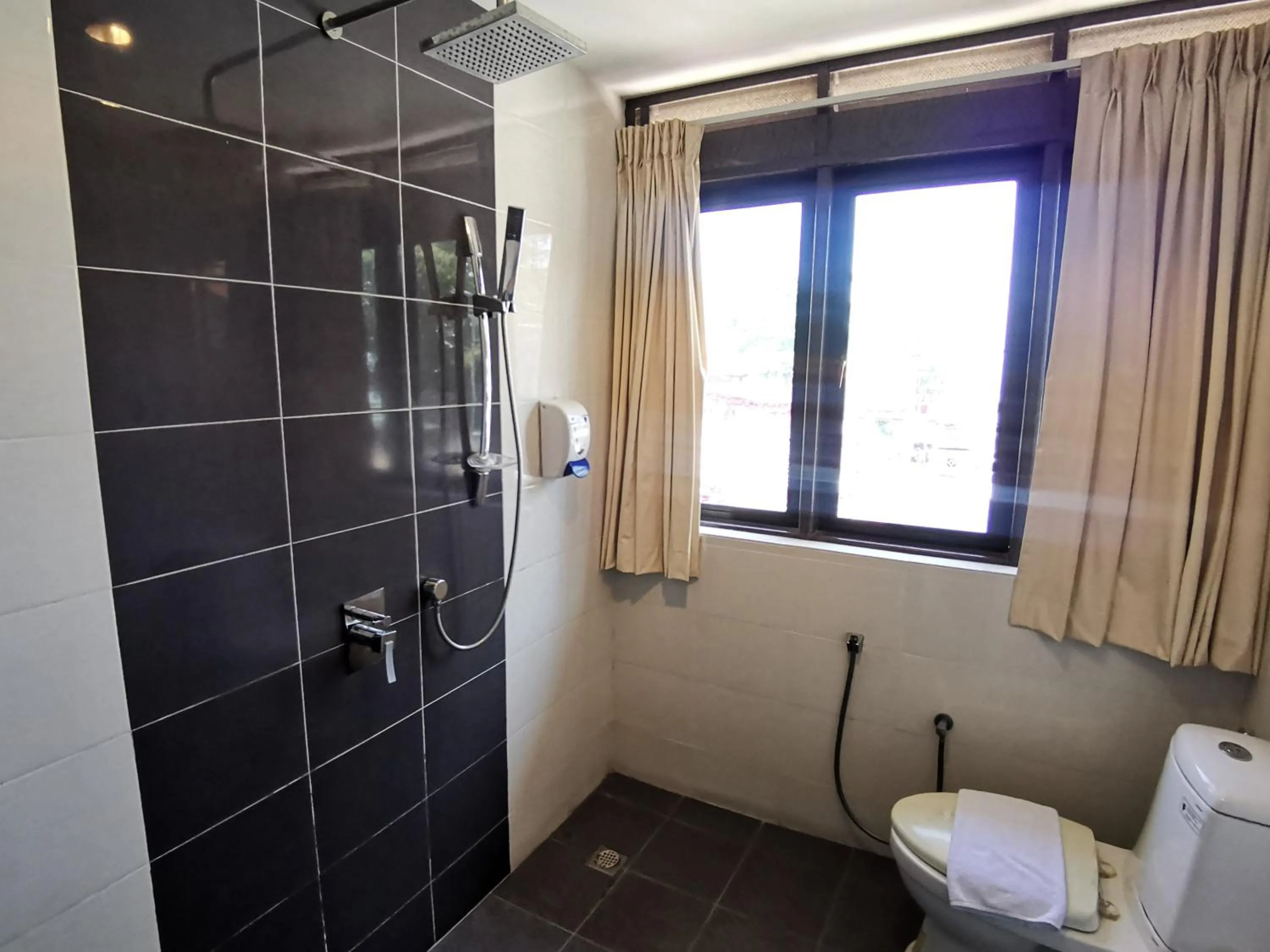 Toilet in 8 Boutique By The Sea