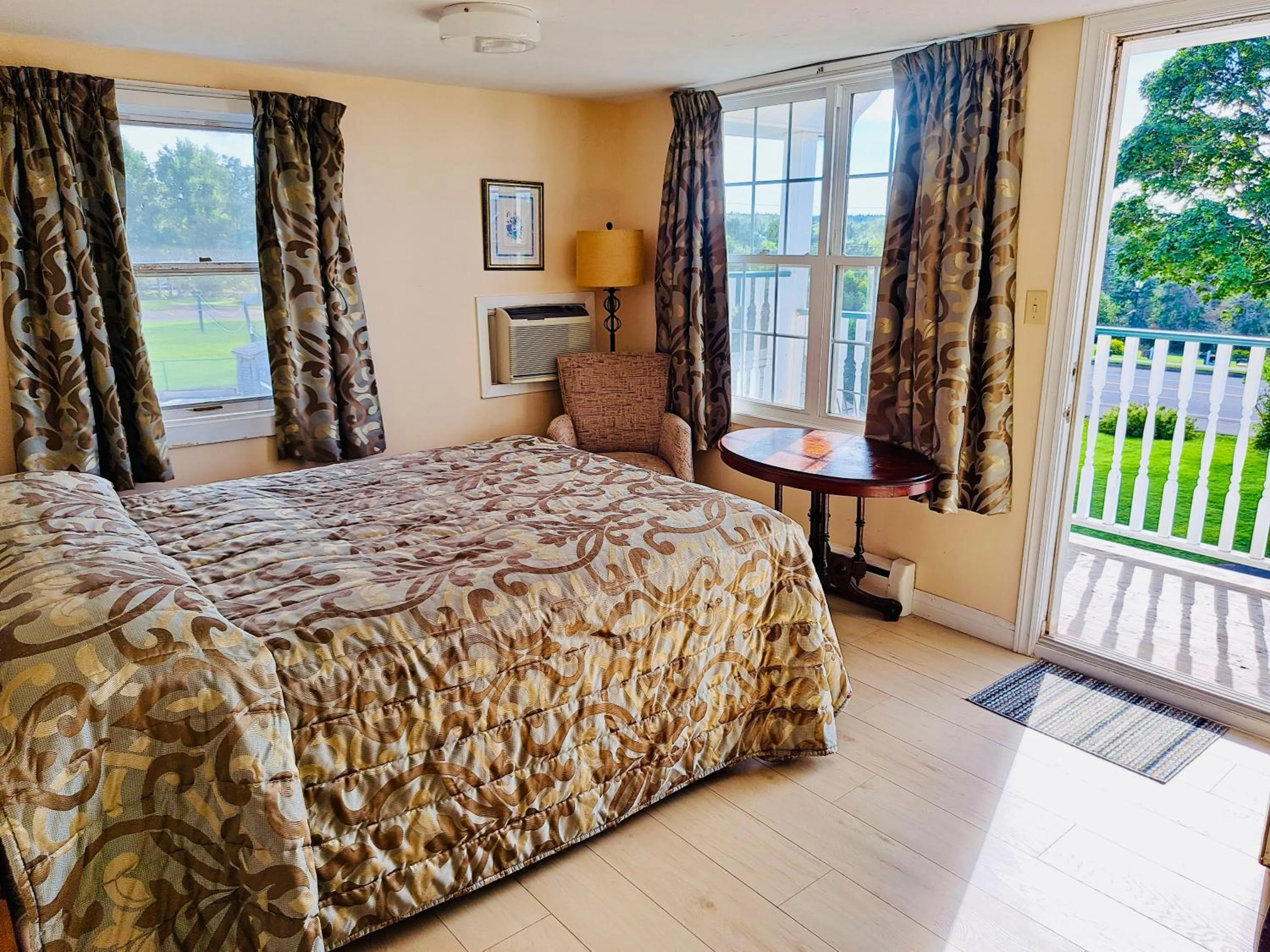 View (from property/room), Bed in Anne Shirley Motel & Cottages