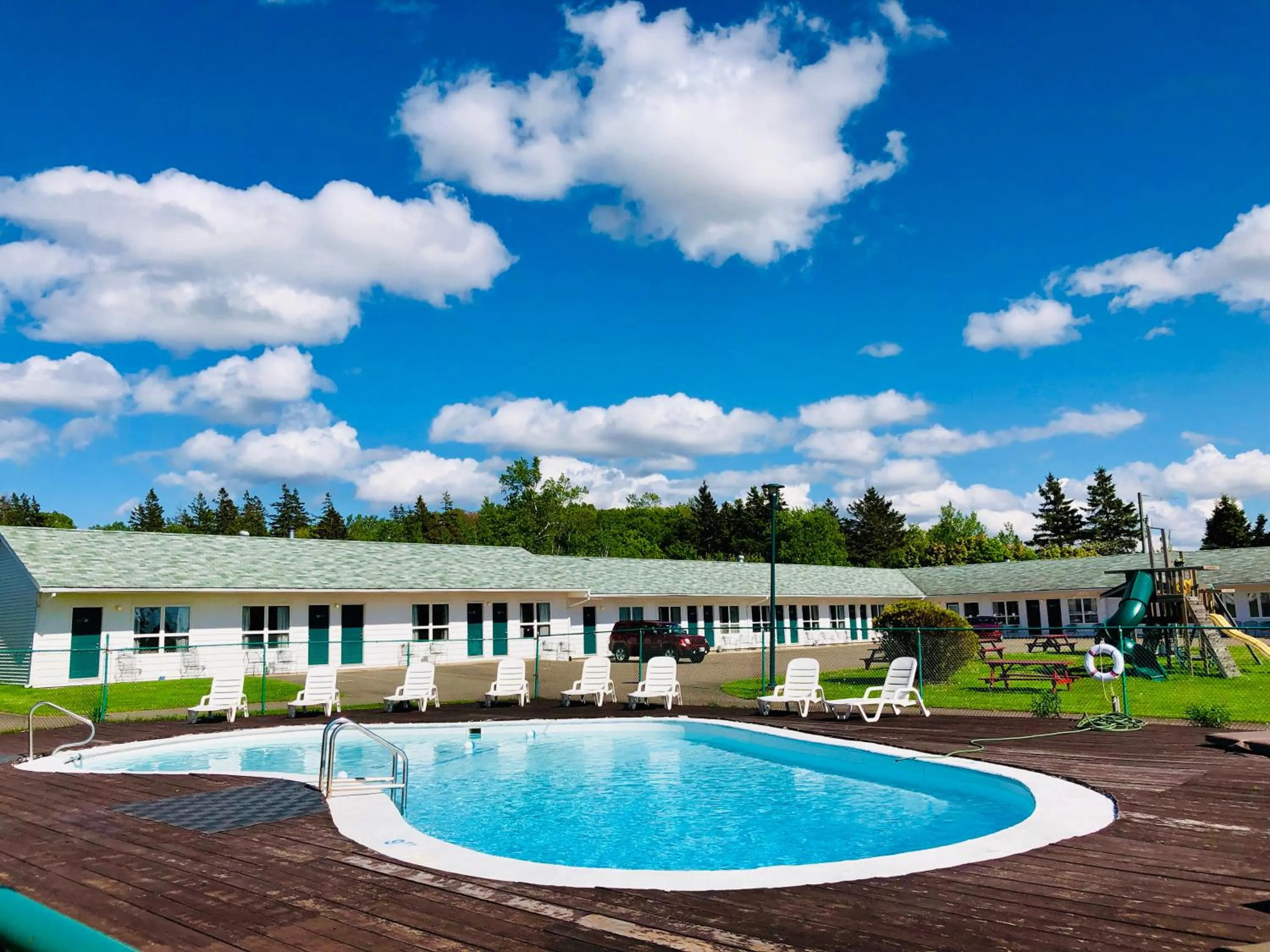 Property building in Anne Shirley Motel & Cottages