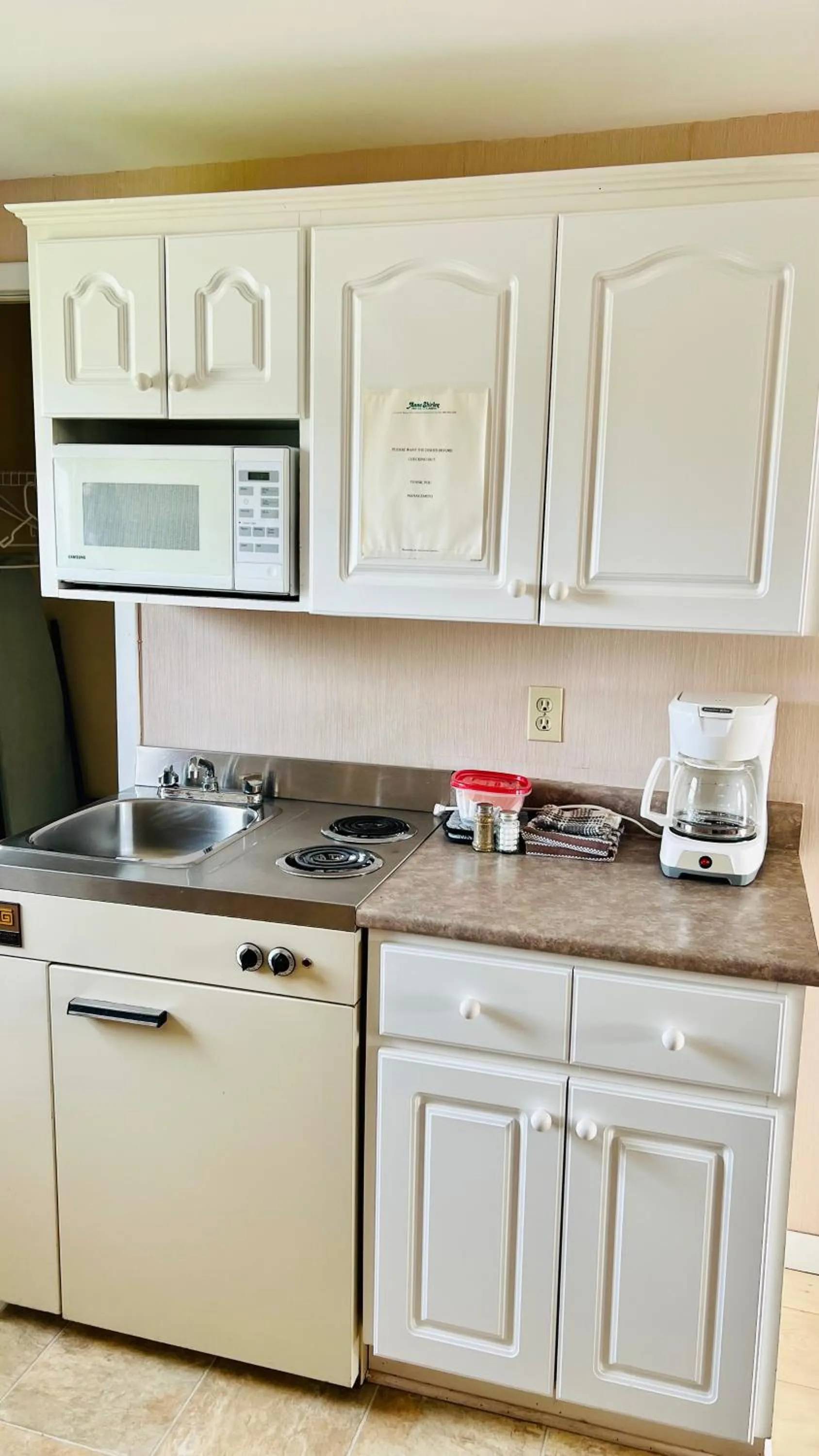 Anne Shirley Motel & Cottages