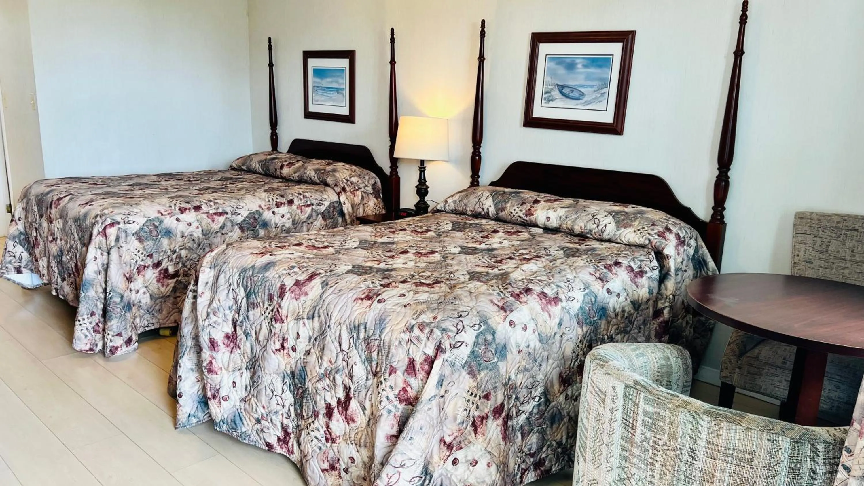 Bed in Anne Shirley Motel & Cottages