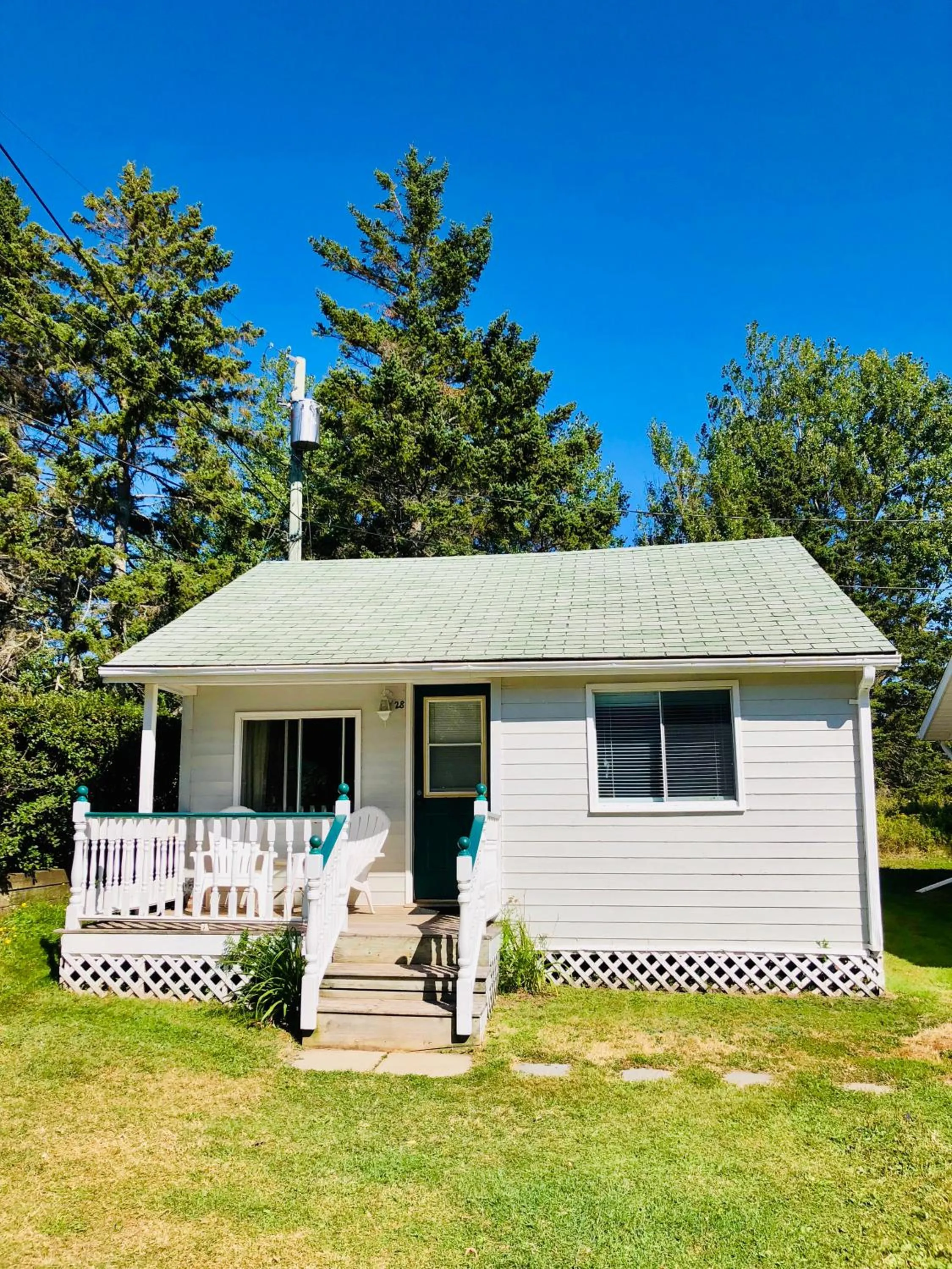 Property building in Anne Shirley Motel & Cottages