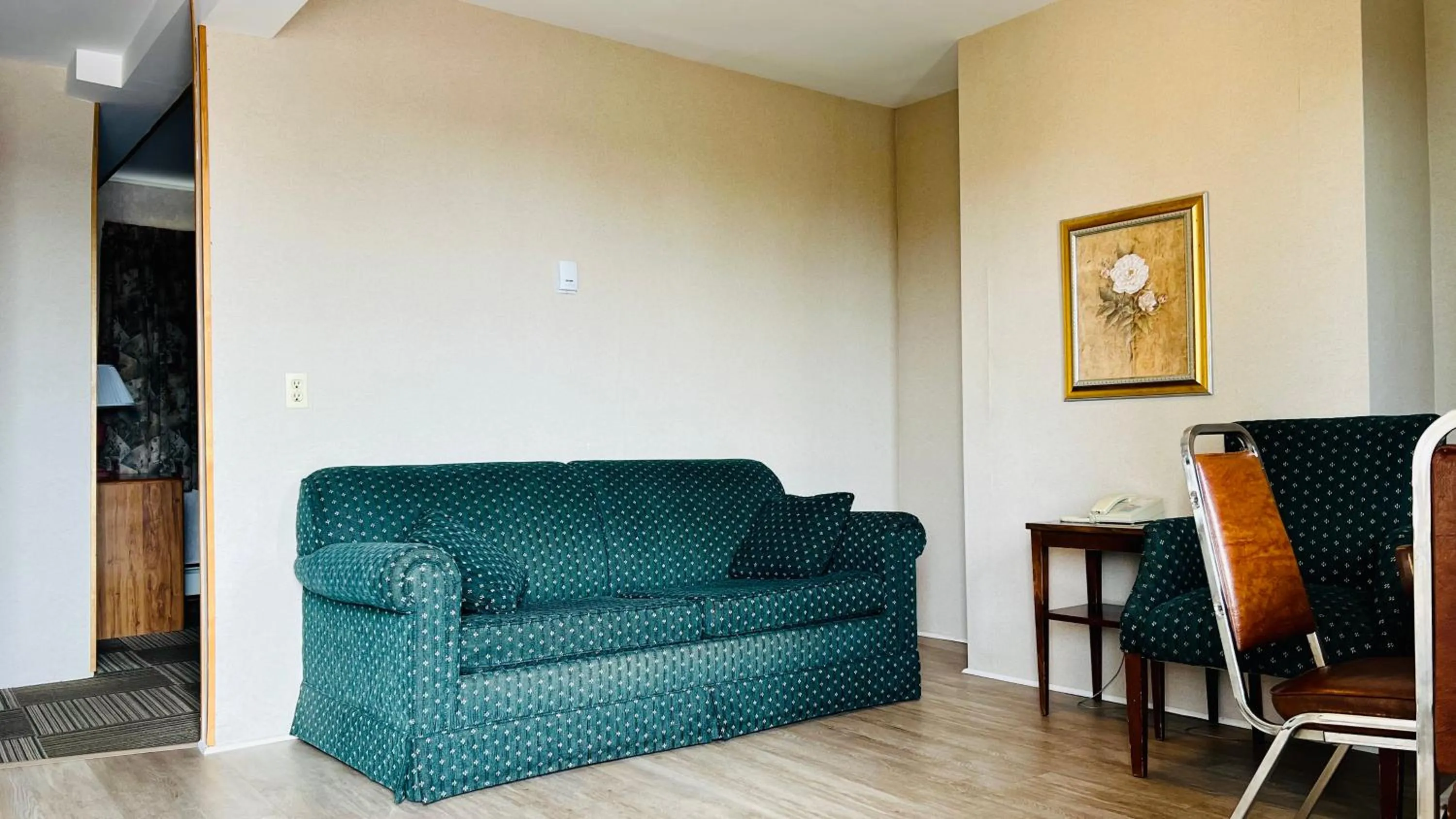 Living room in Anne Shirley Motel & Cottages