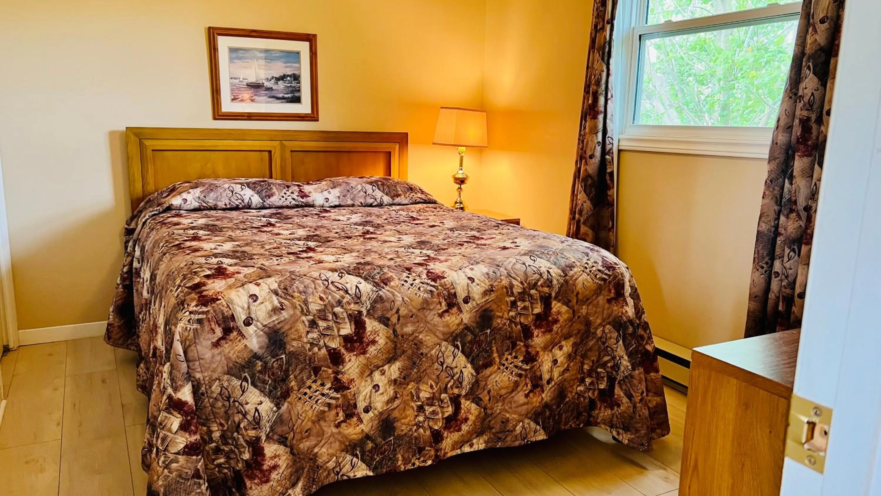 Bed in Anne Shirley Motel & Cottages