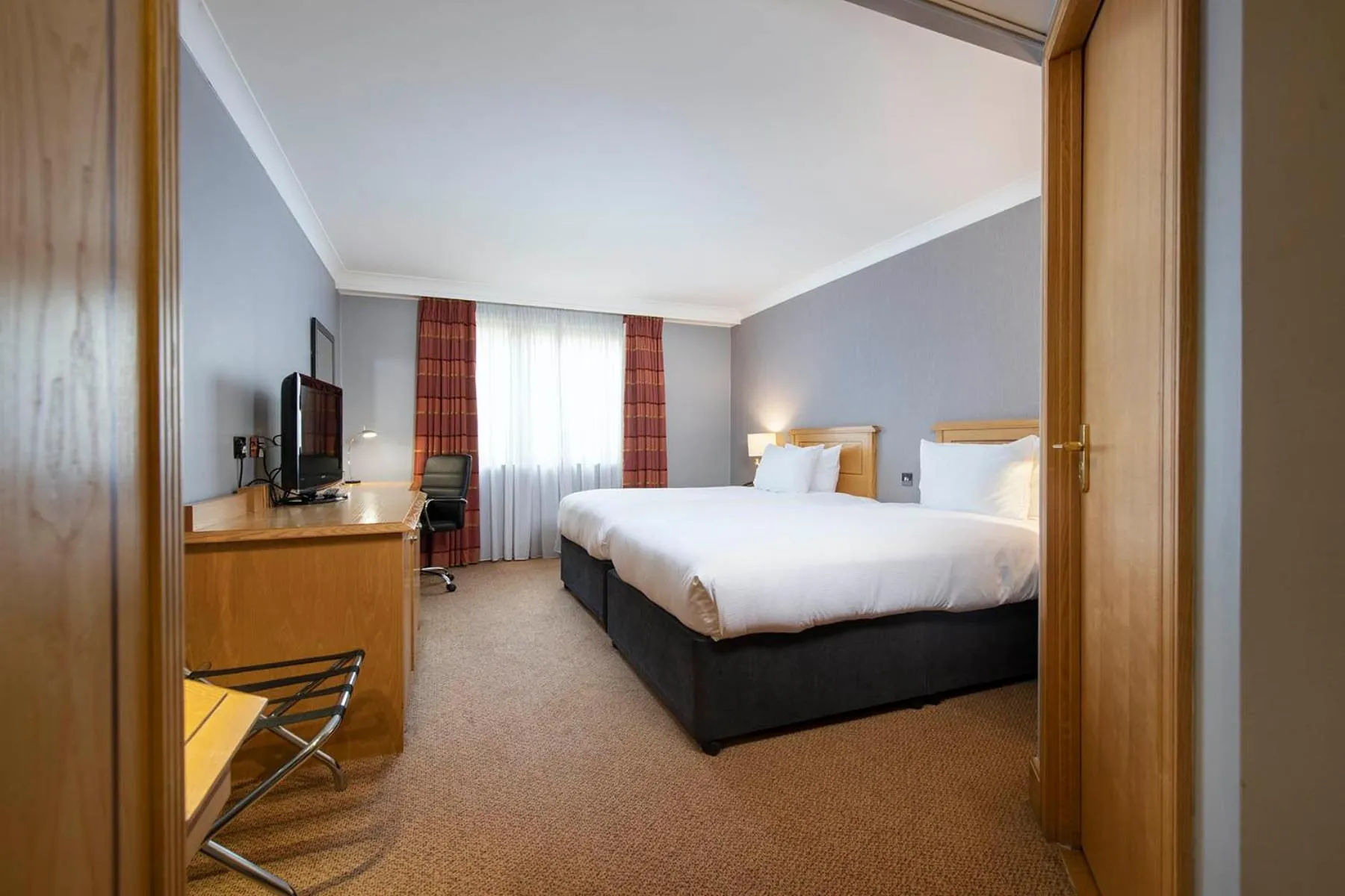 Bedroom, Bed in DoubleTree by Hilton Swindon Hotel