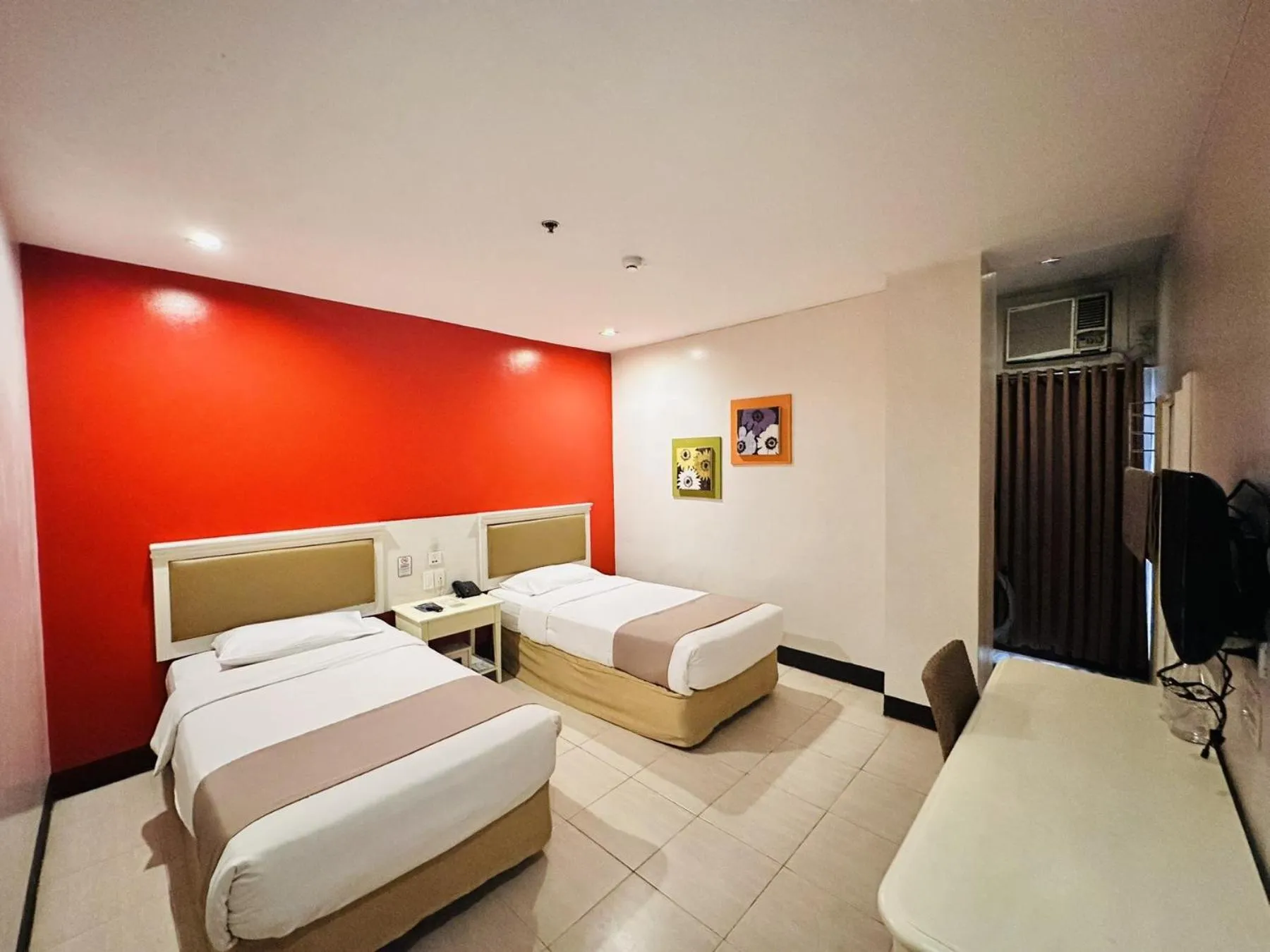 Bed in Ecotel by L'Fisher