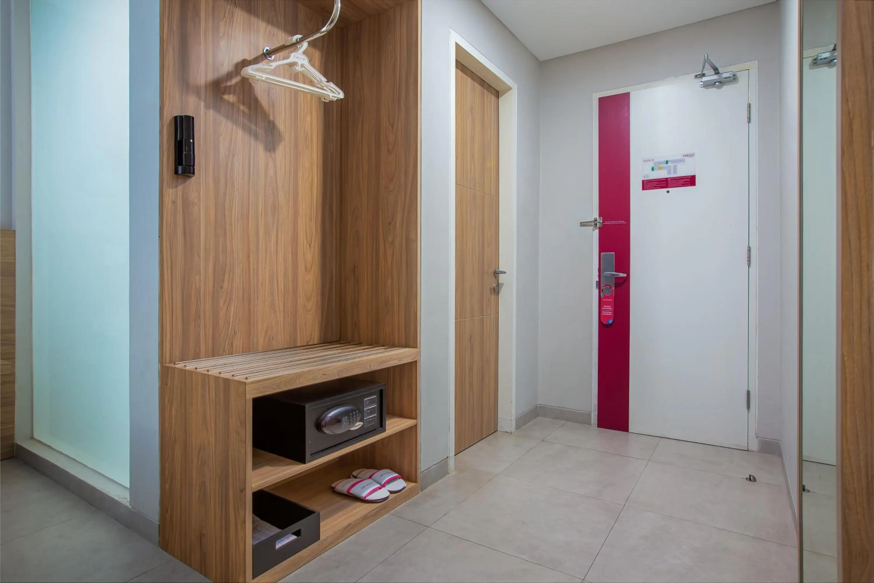 wardrobe in favehotel Sidoarjo