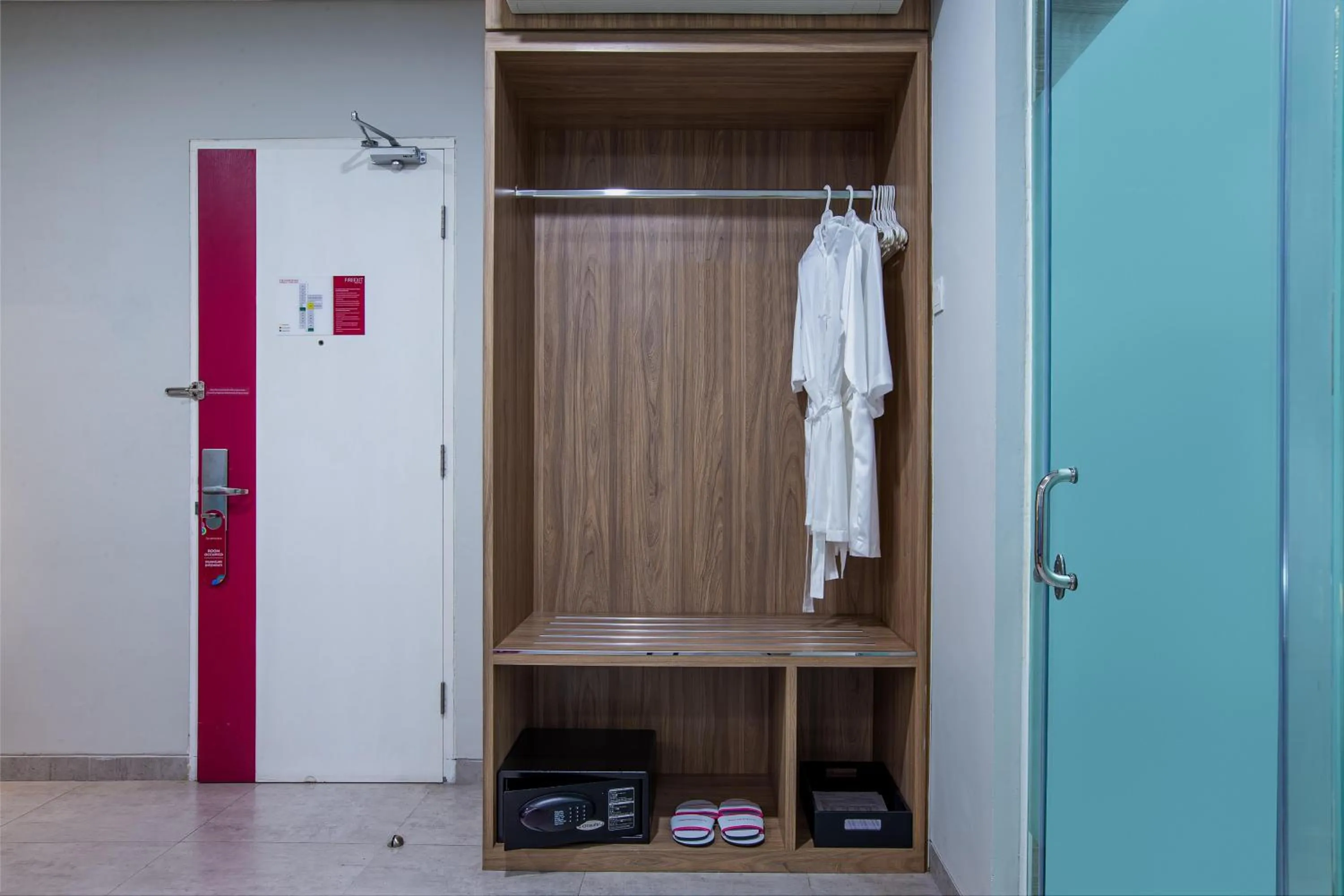 wardrobe in favehotel Sidoarjo