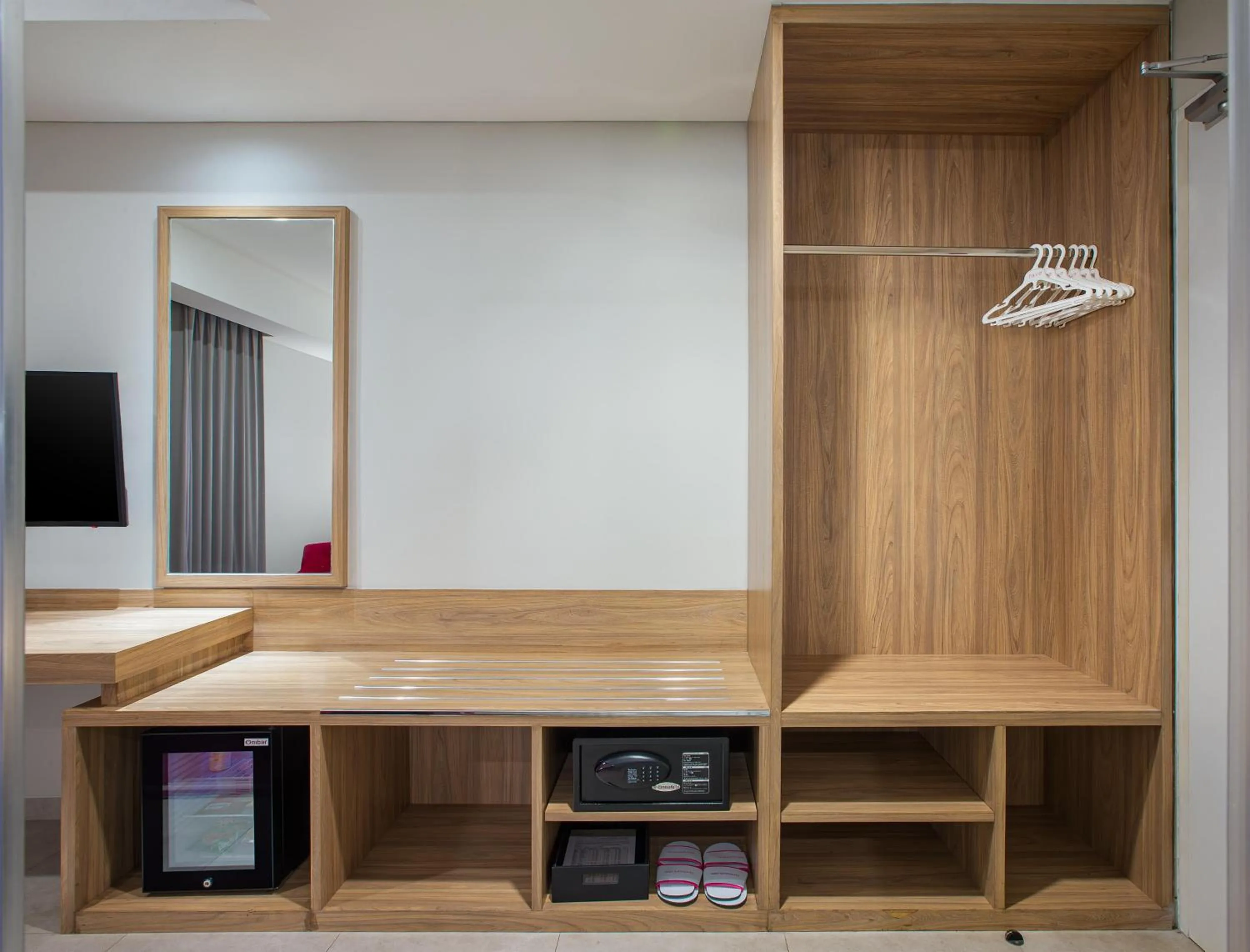 wardrobe in favehotel Sidoarjo