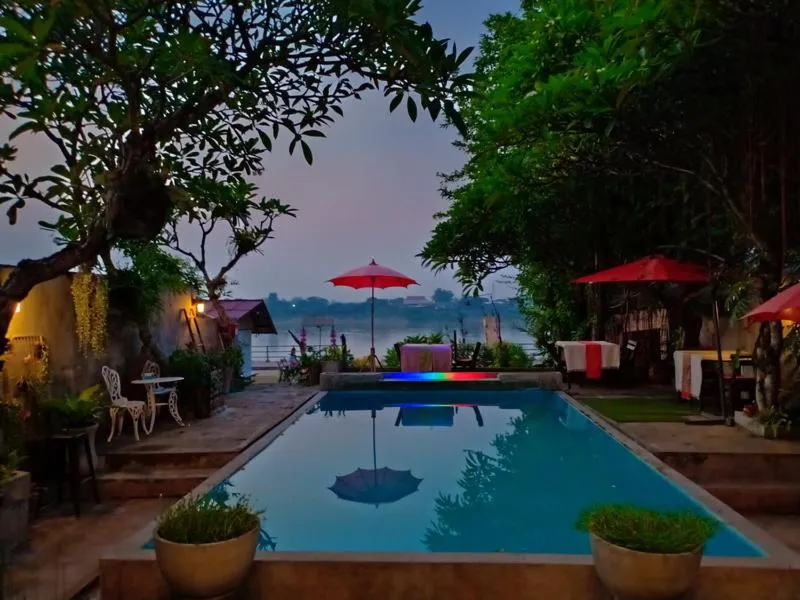 Restaurant/places to eat in Sofa Gallery Hotel