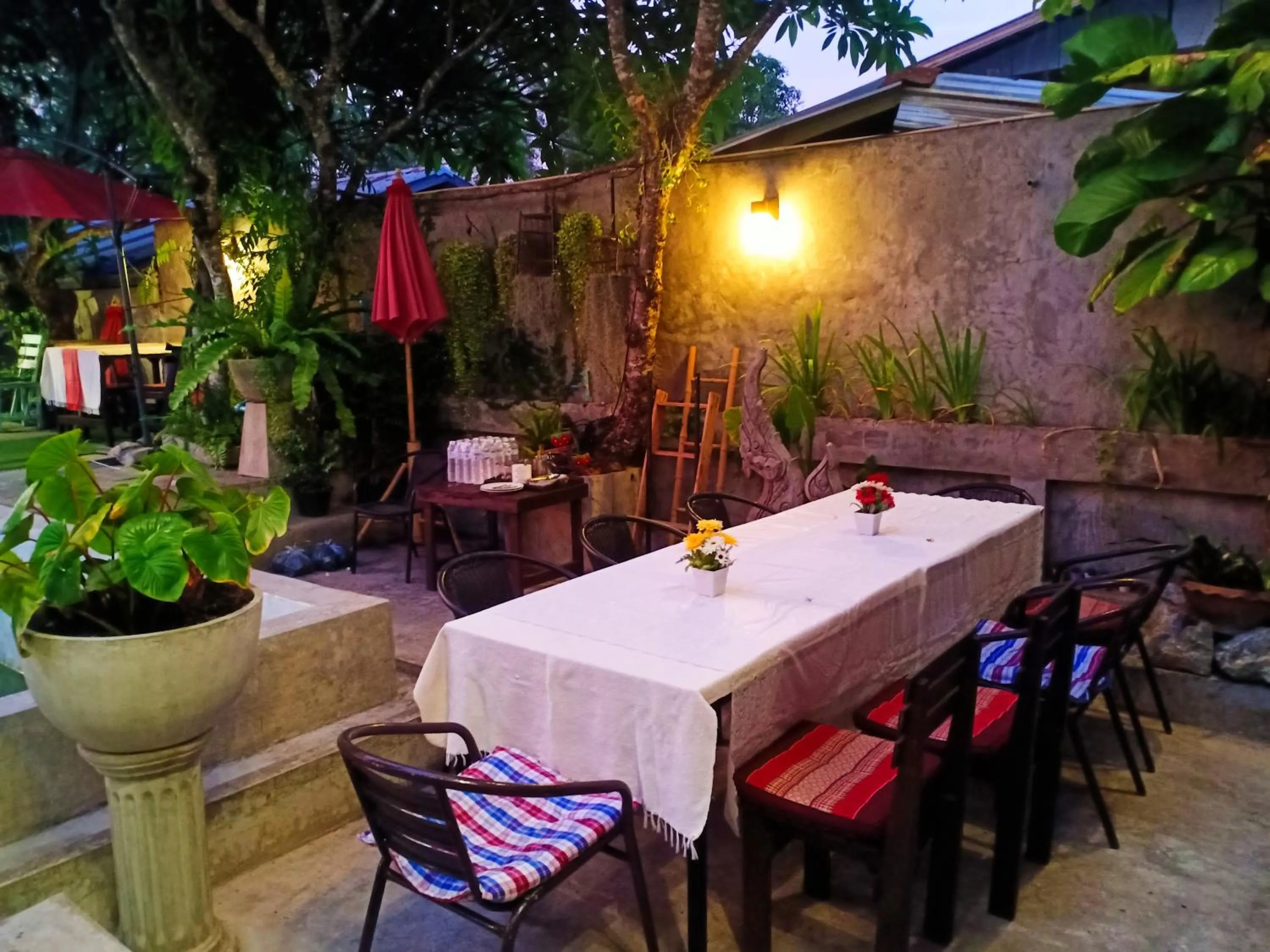 Restaurant/places to eat in Sofa Gallery Hotel