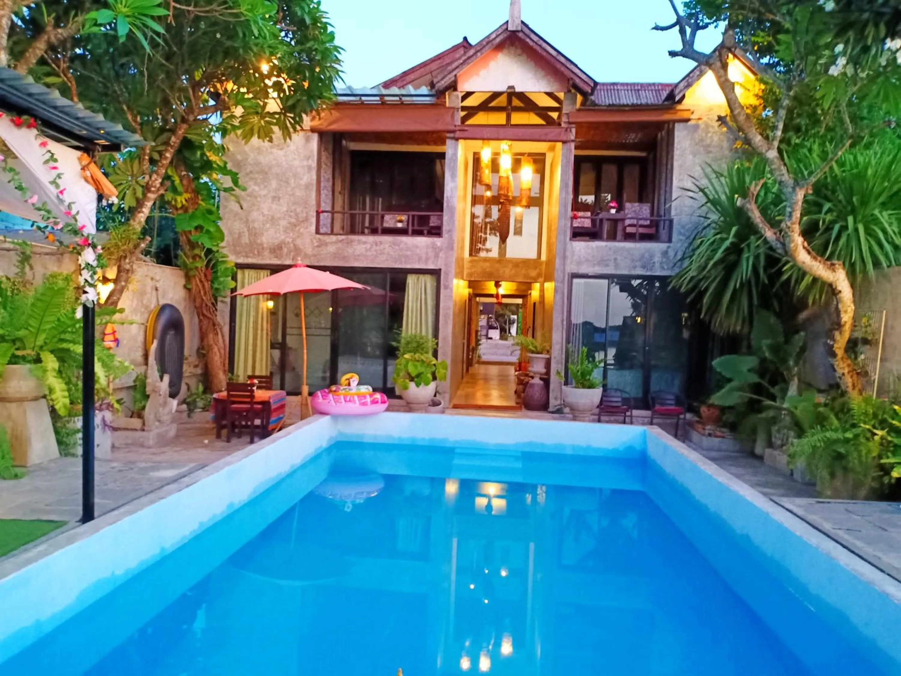 Swimming pool in Sofa Gallery Hotel