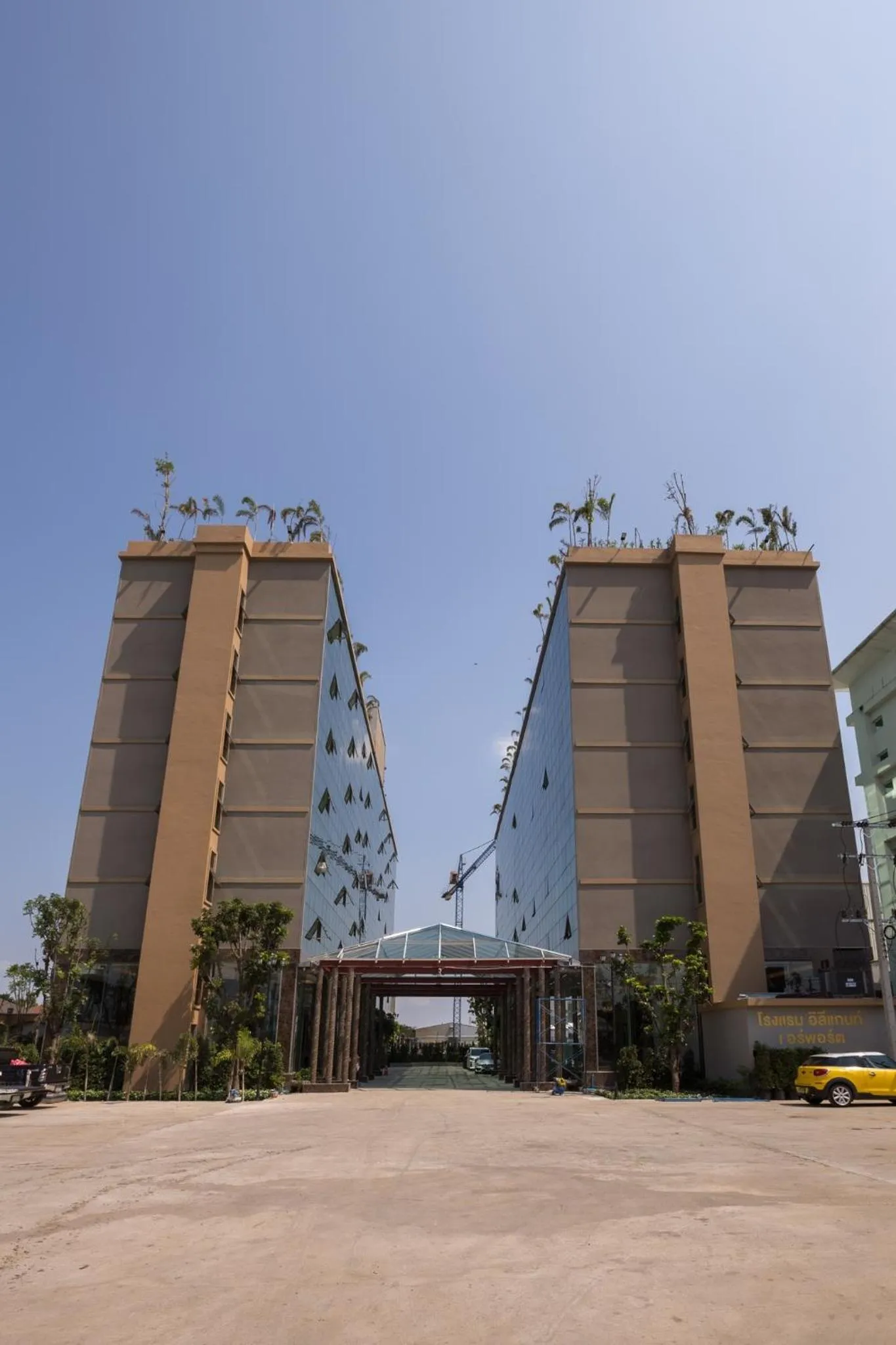 Elegant Airport Hotel