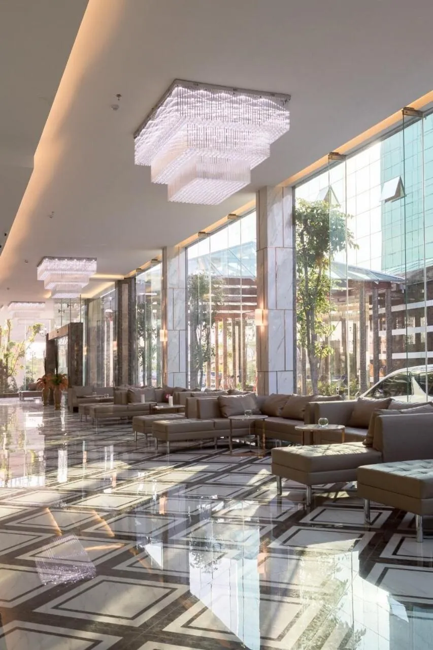 Elegant Airport Hotel