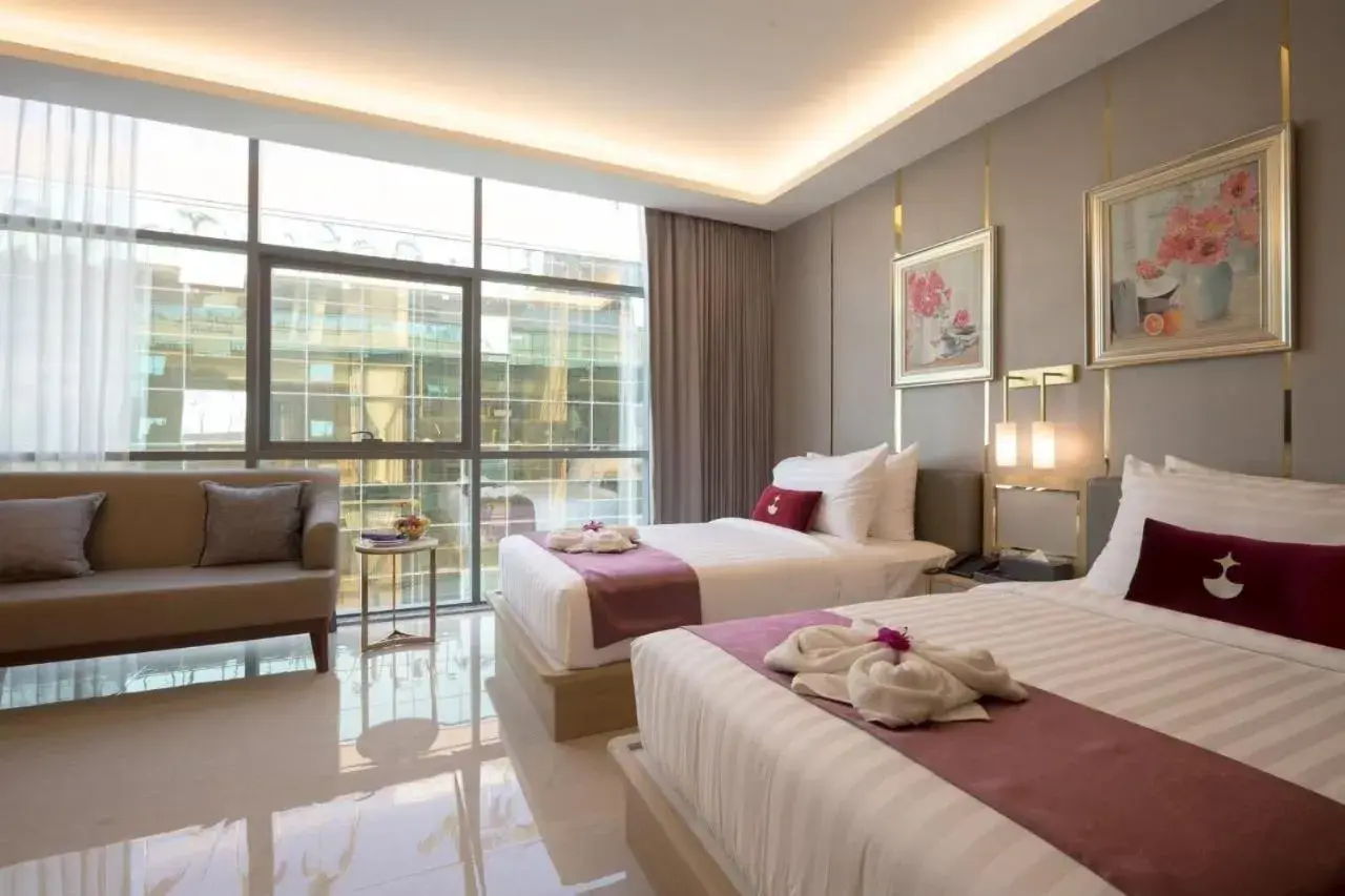 Triple Room in Elegant Airport Hotel Triple Room in Elegant Airport Hotel