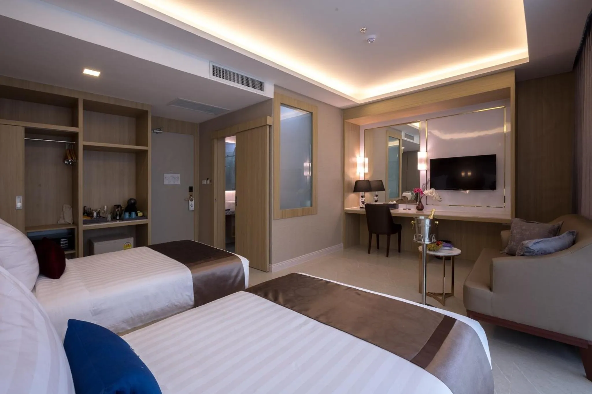 Elegant Airport Hotel