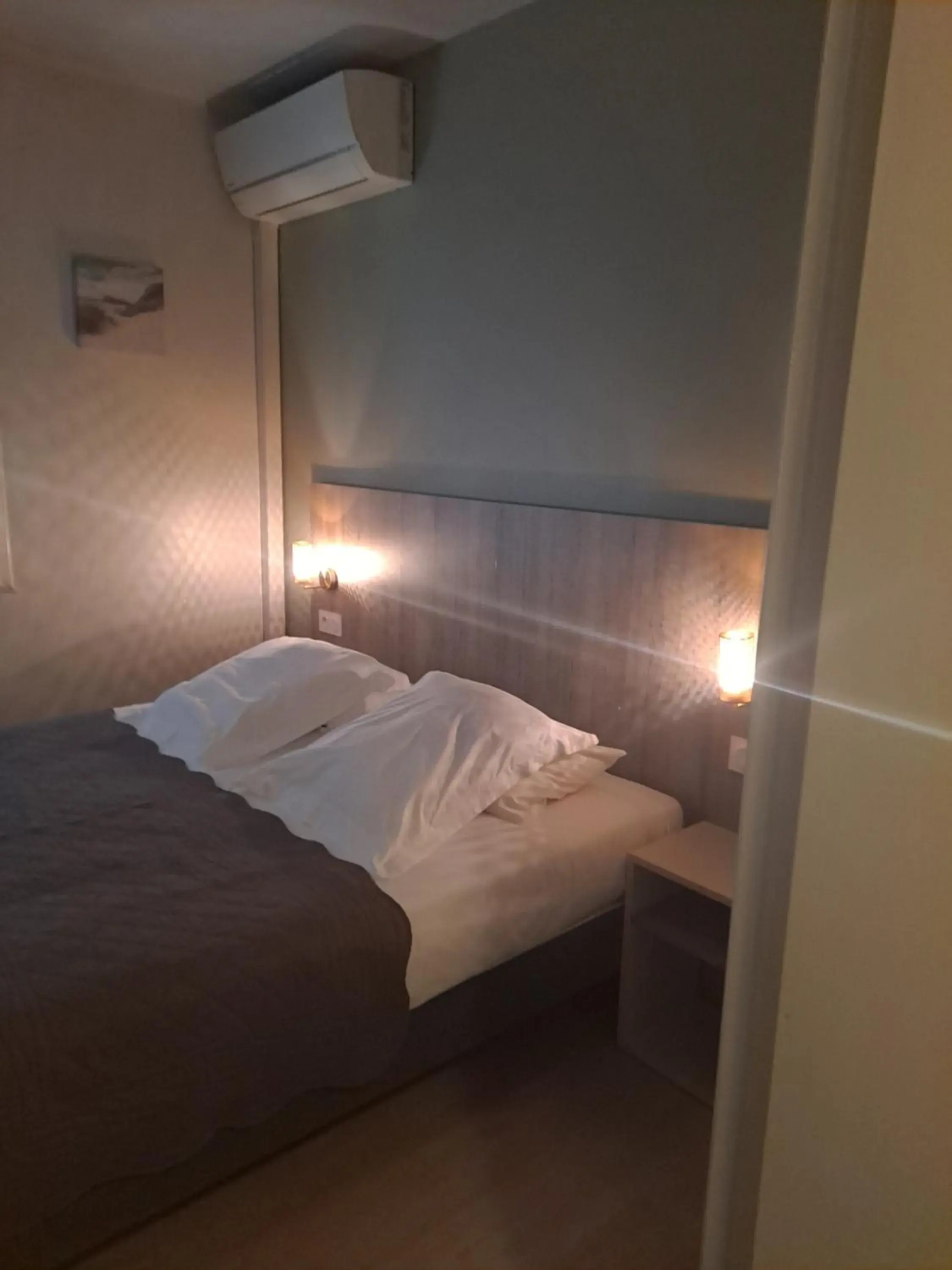 Double Room in Hôtel Du Viaduc Double Room in Hôtel Du Viaduc