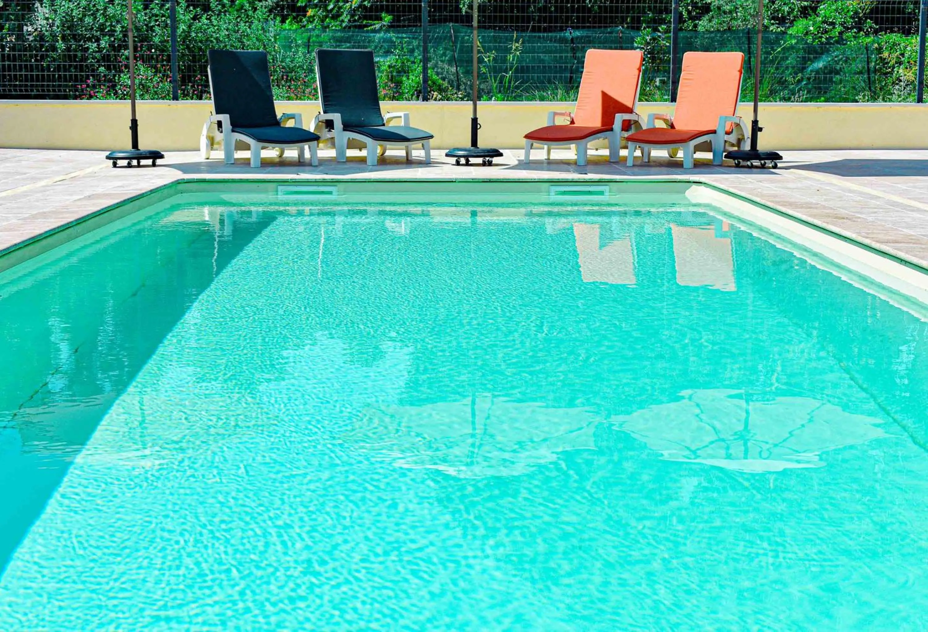 Swimming pool in Hôtel Du Viaduc