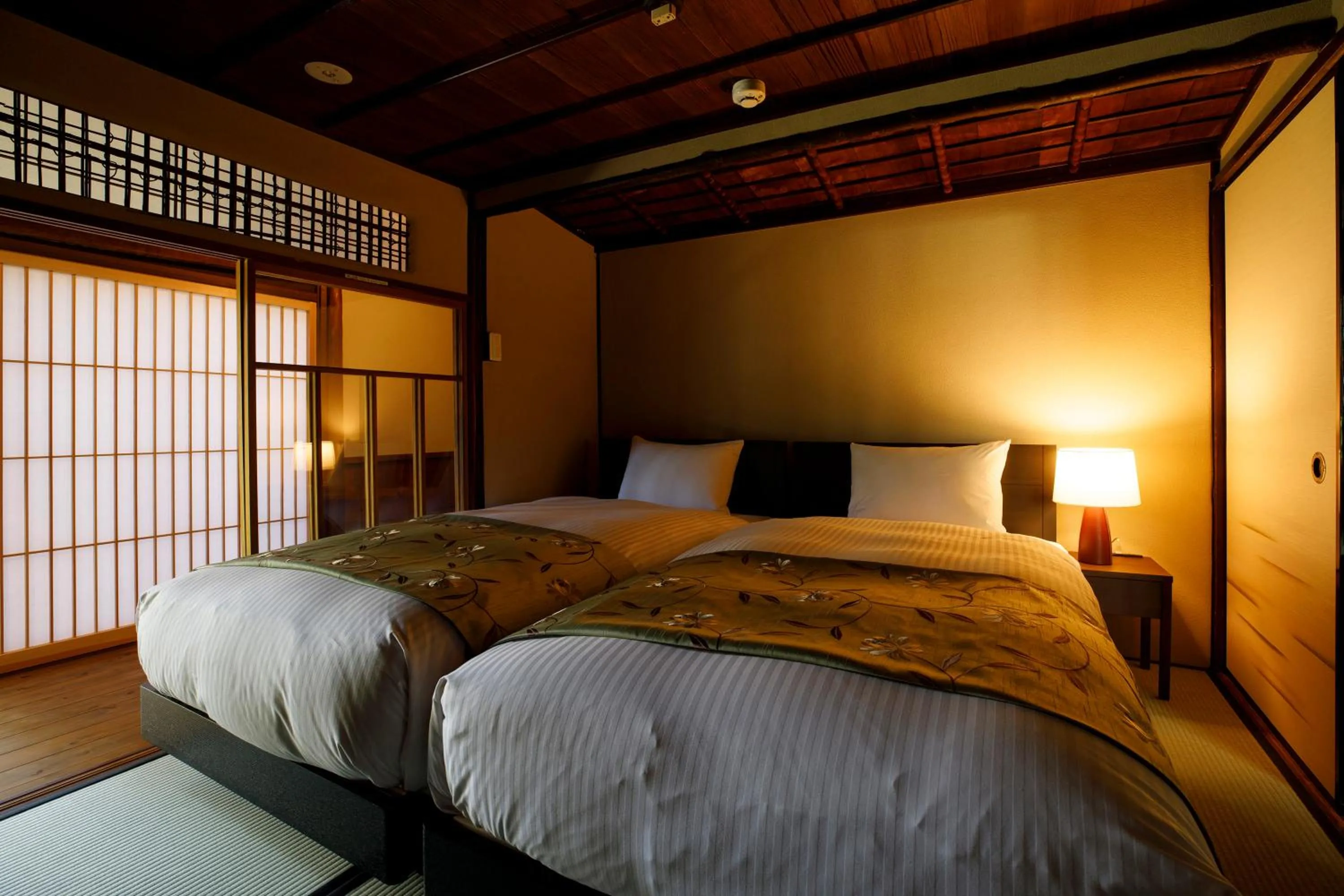 Photo of the whole room, Bed in Machi no Odoriba
