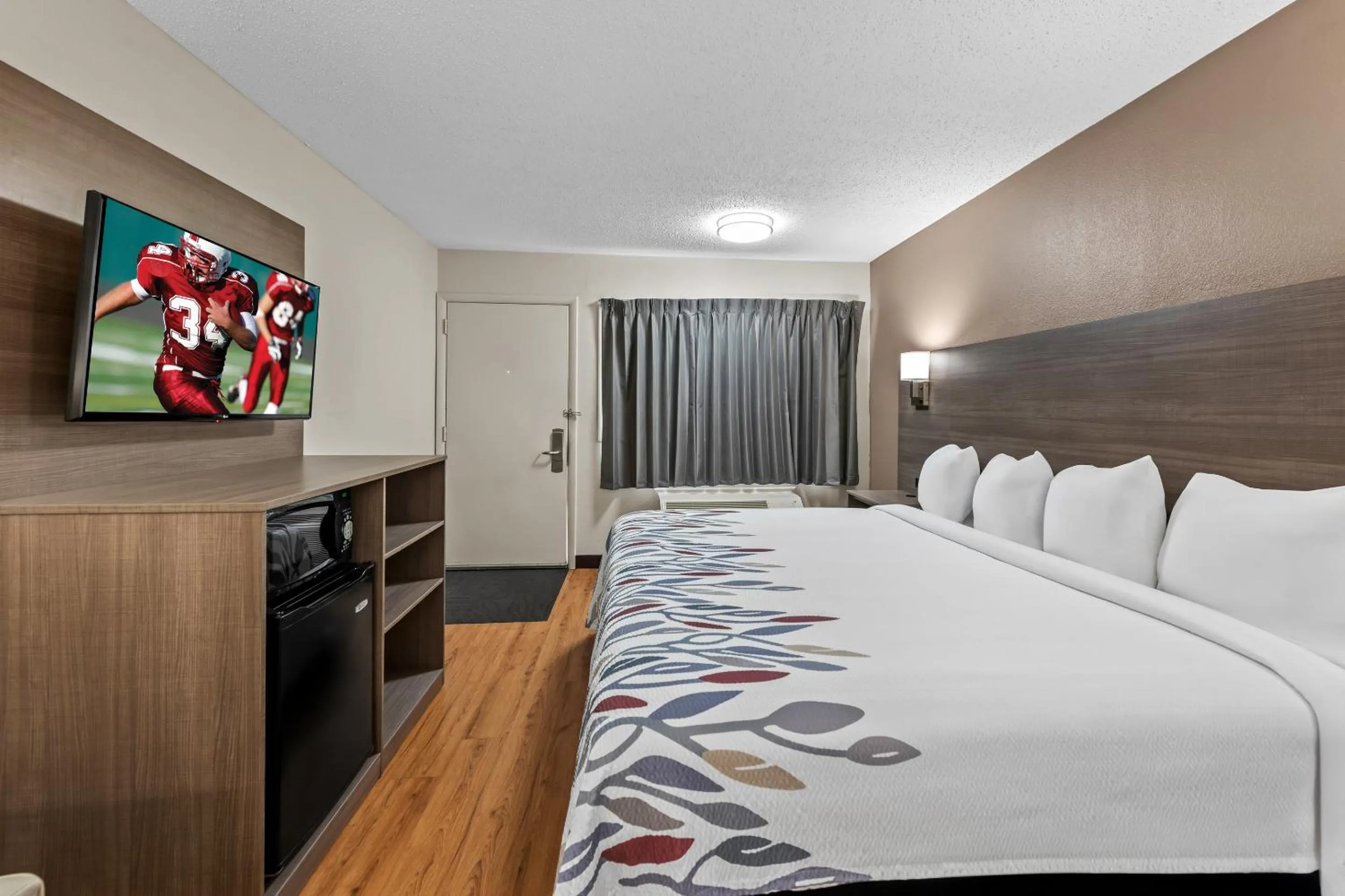 Bedroom, Bed in Red Roof Inn Columbus West - Hilliard