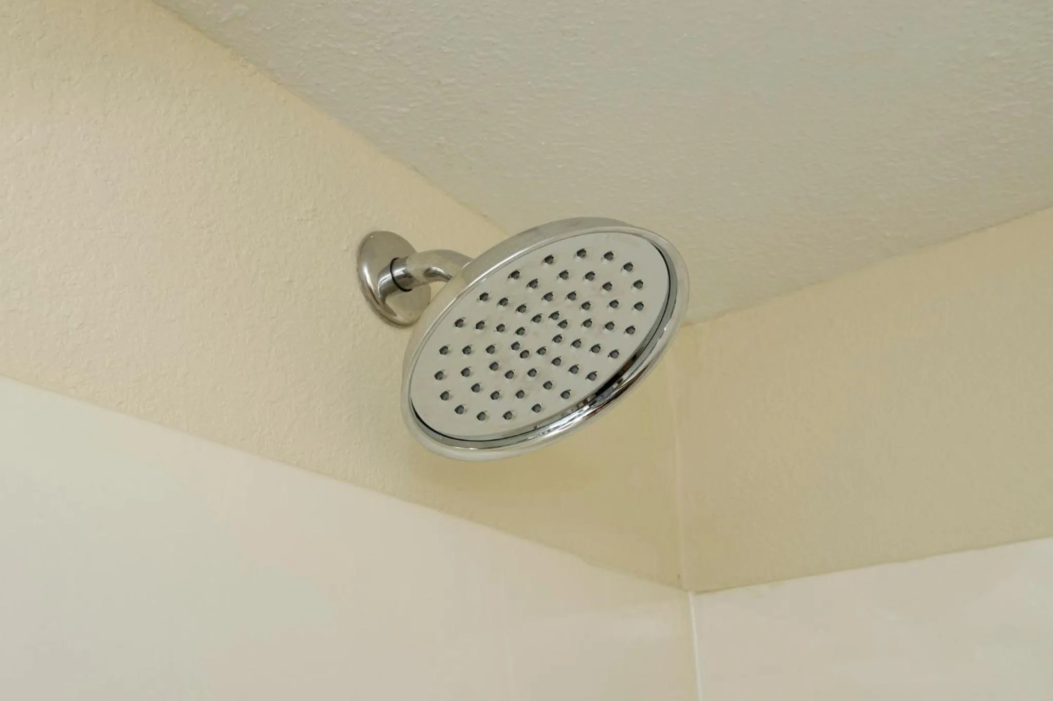 Shower in Red Roof Inn Columbus West - Hilliard