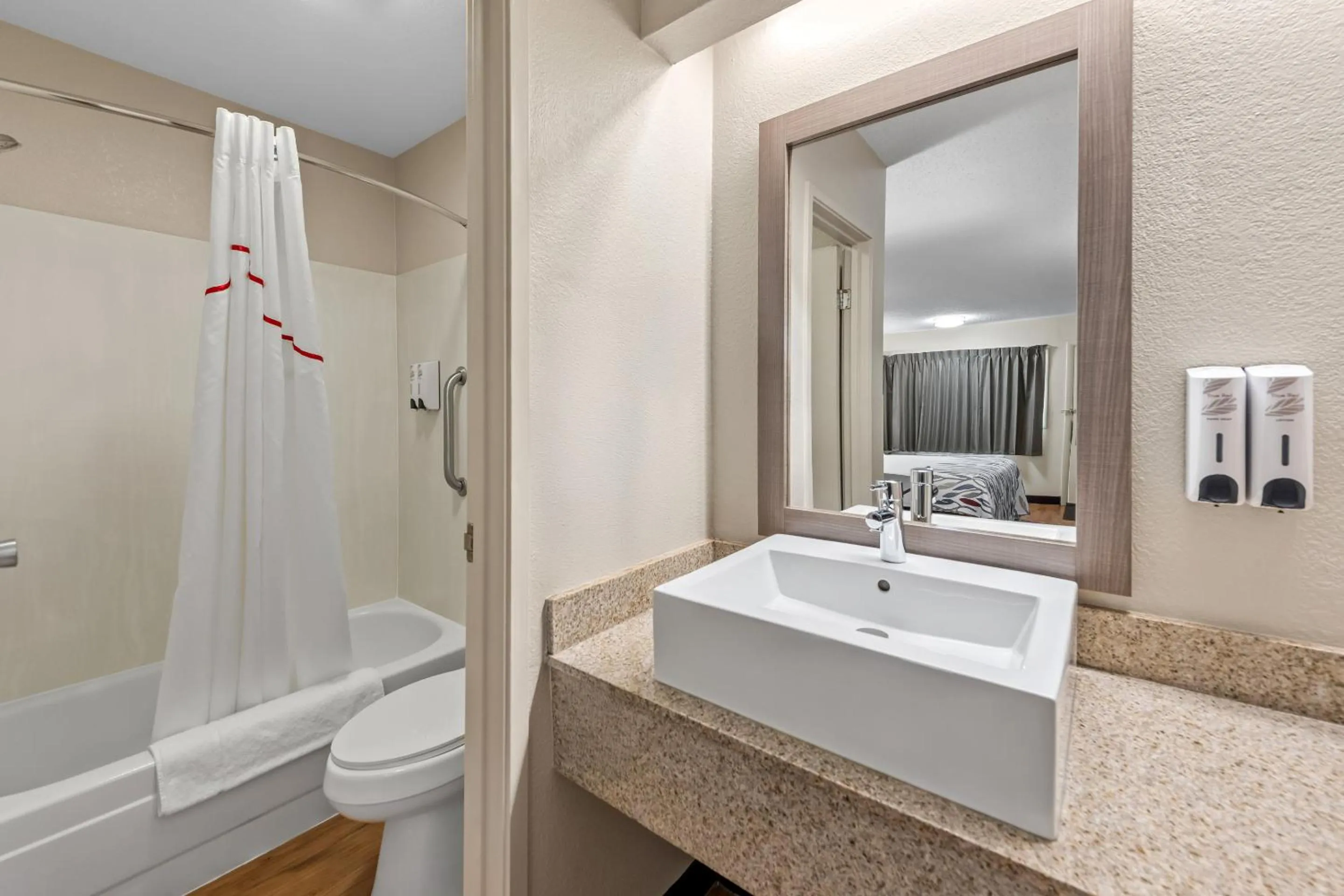 Bathroom in Red Roof Inn Columbus West - Hilliard