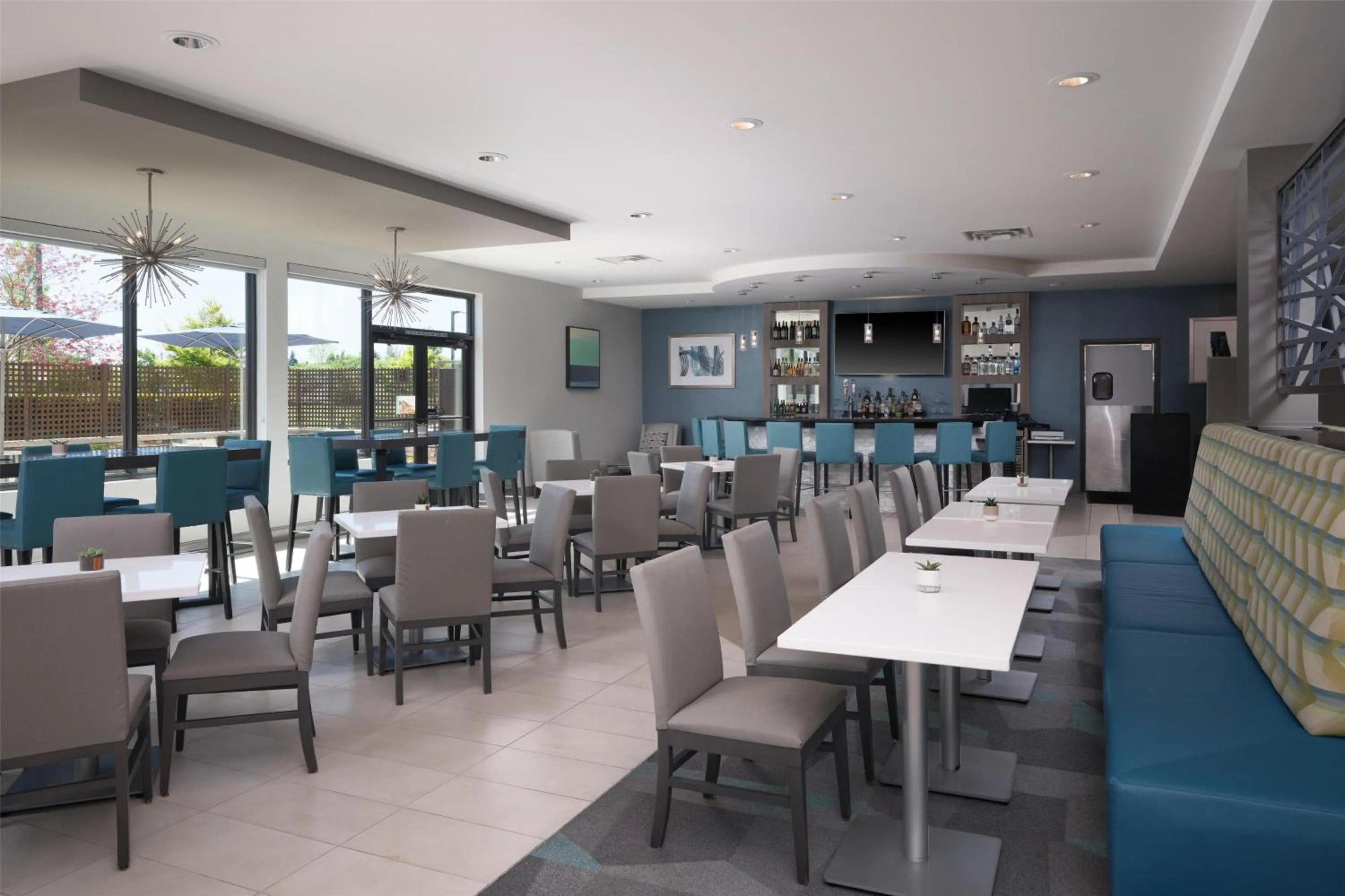 Lounge or bar in Best Western Premier Hotel at Fisher's Landing