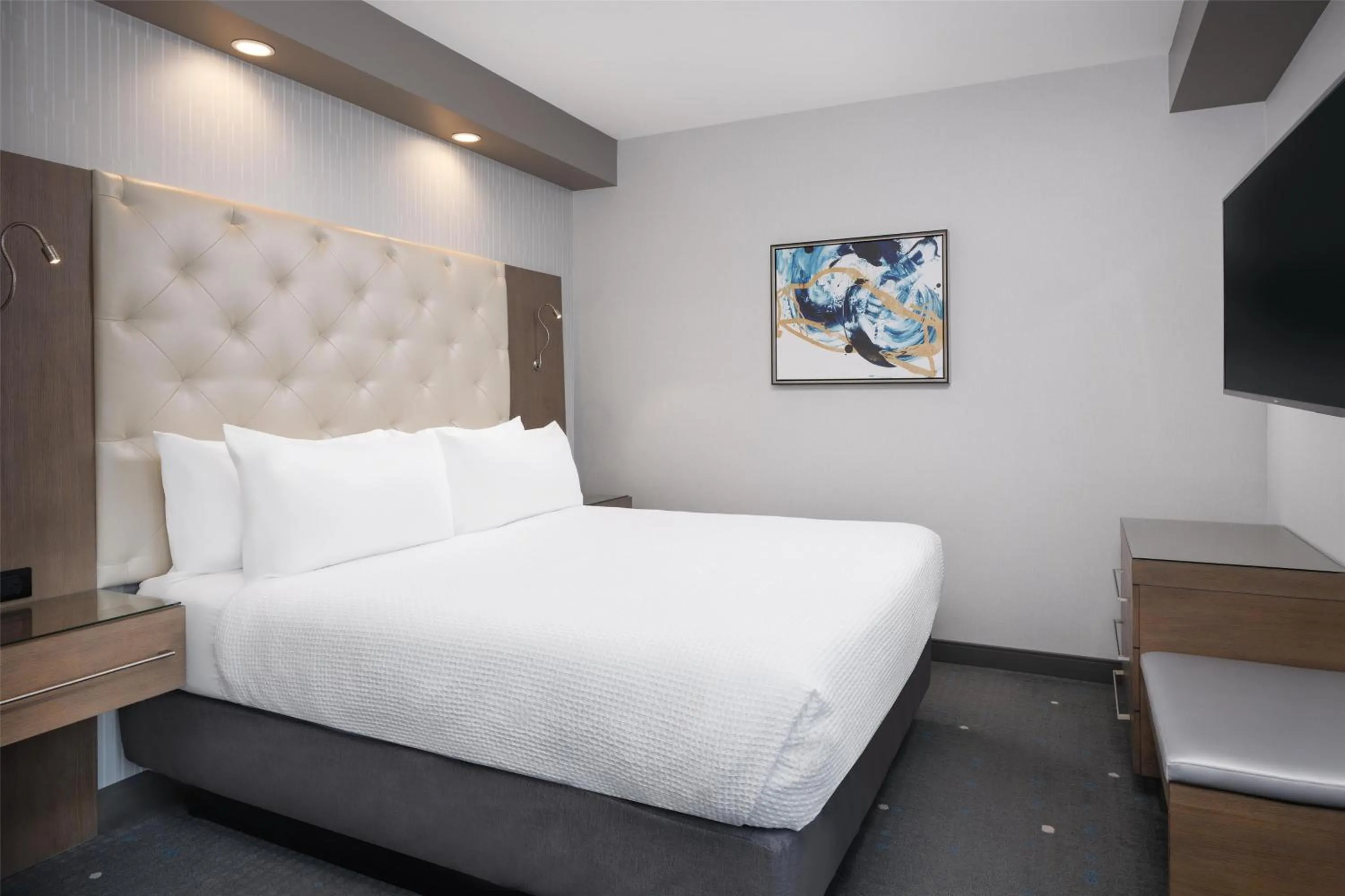 Bedroom, Bed in Best Western Premier Hotel at Fisher's Landing