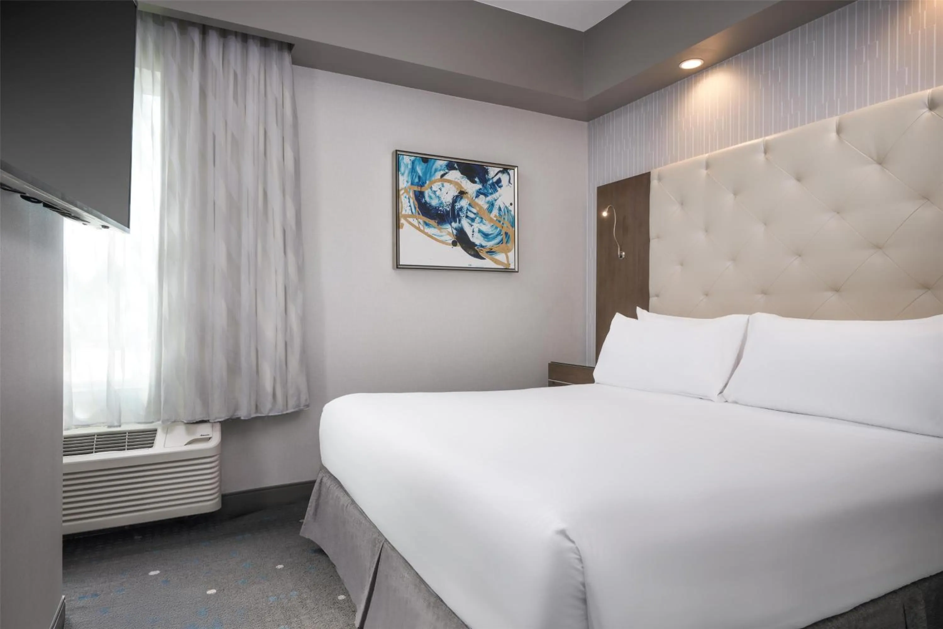 Bedroom, Bed in Best Western Premier Hotel at Fisher's Landing