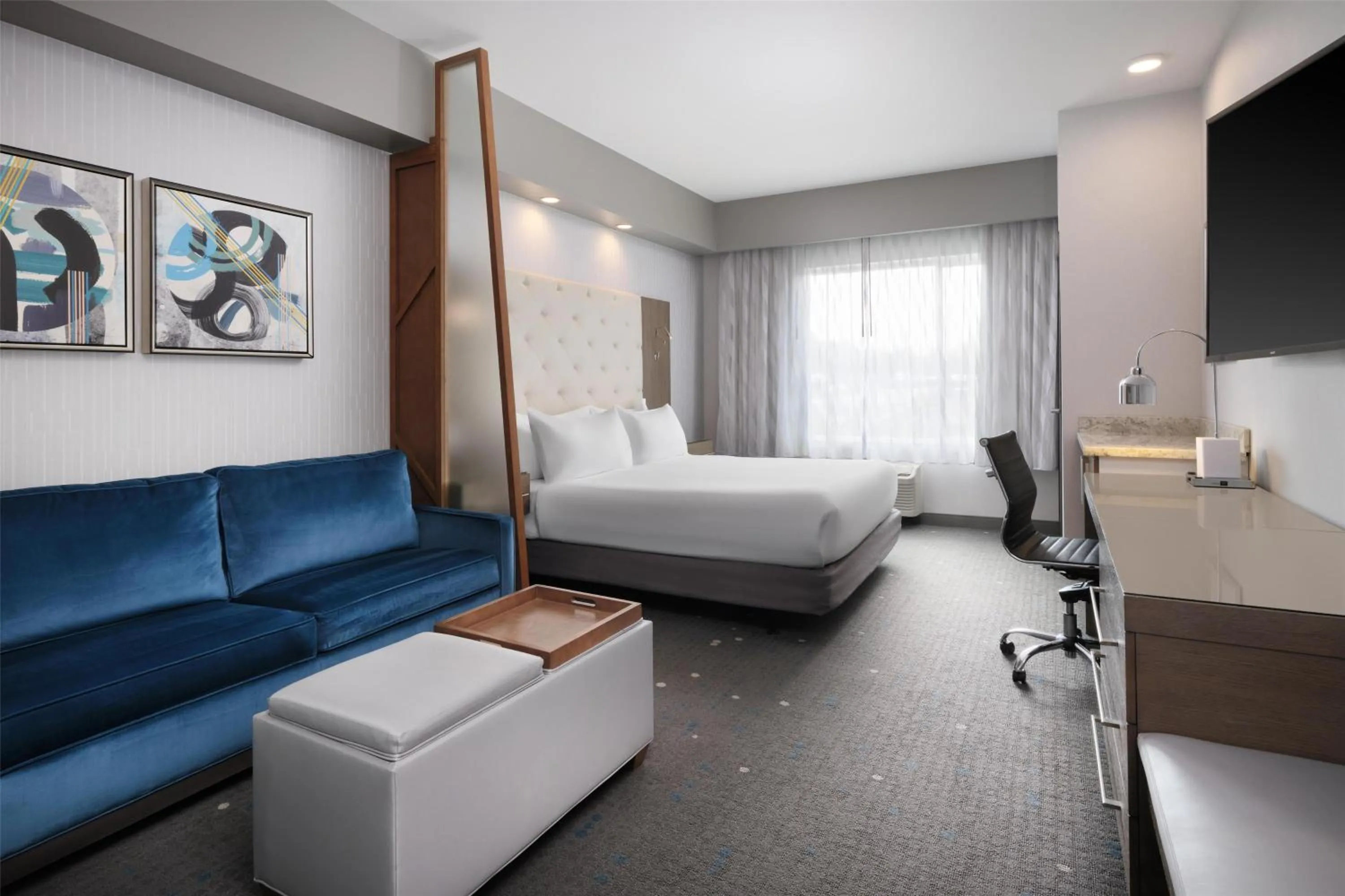 Bedroom, Bed in Best Western Premier Hotel at Fisher's Landing