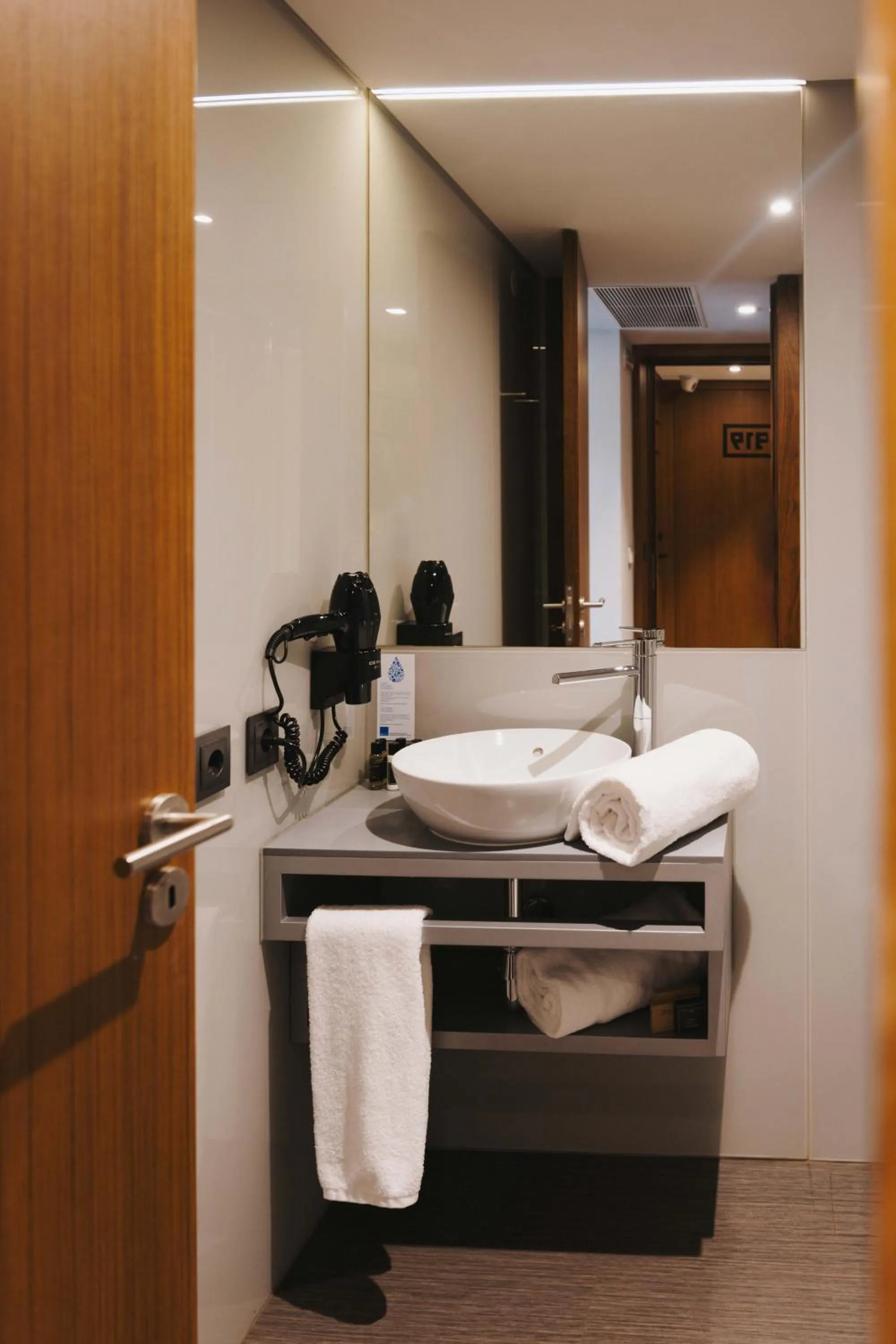 Bathroom in Porto City House