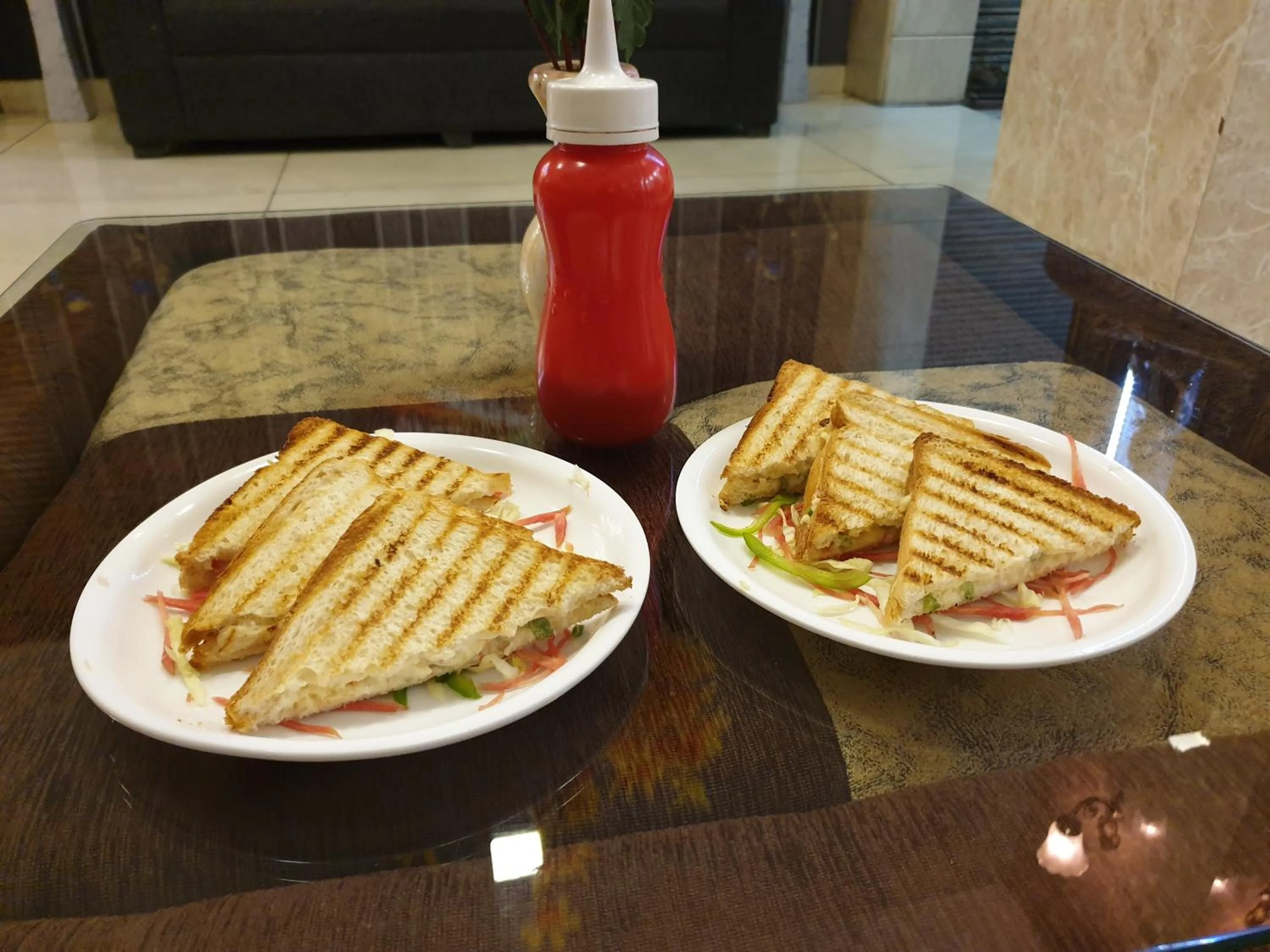 Breakfast in Pinaz Royale