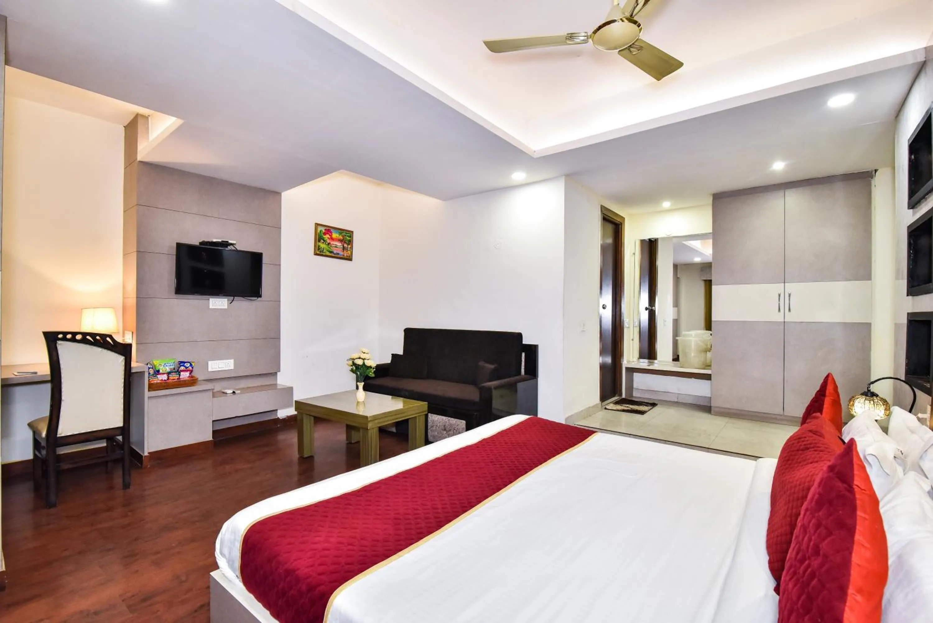 Bedroom, Bed in Pinaz Royale