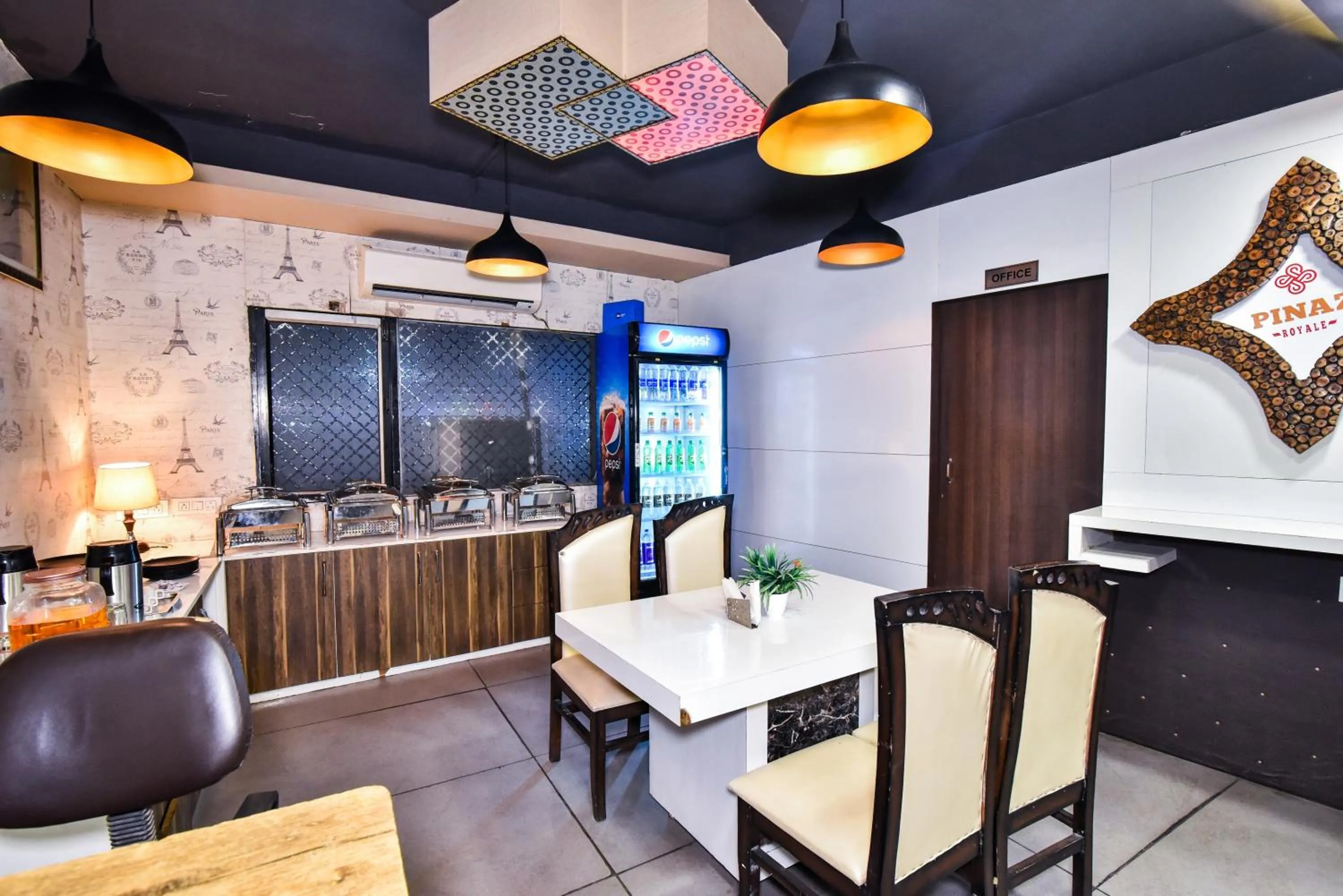 Buffet breakfast in Pinaz Royale