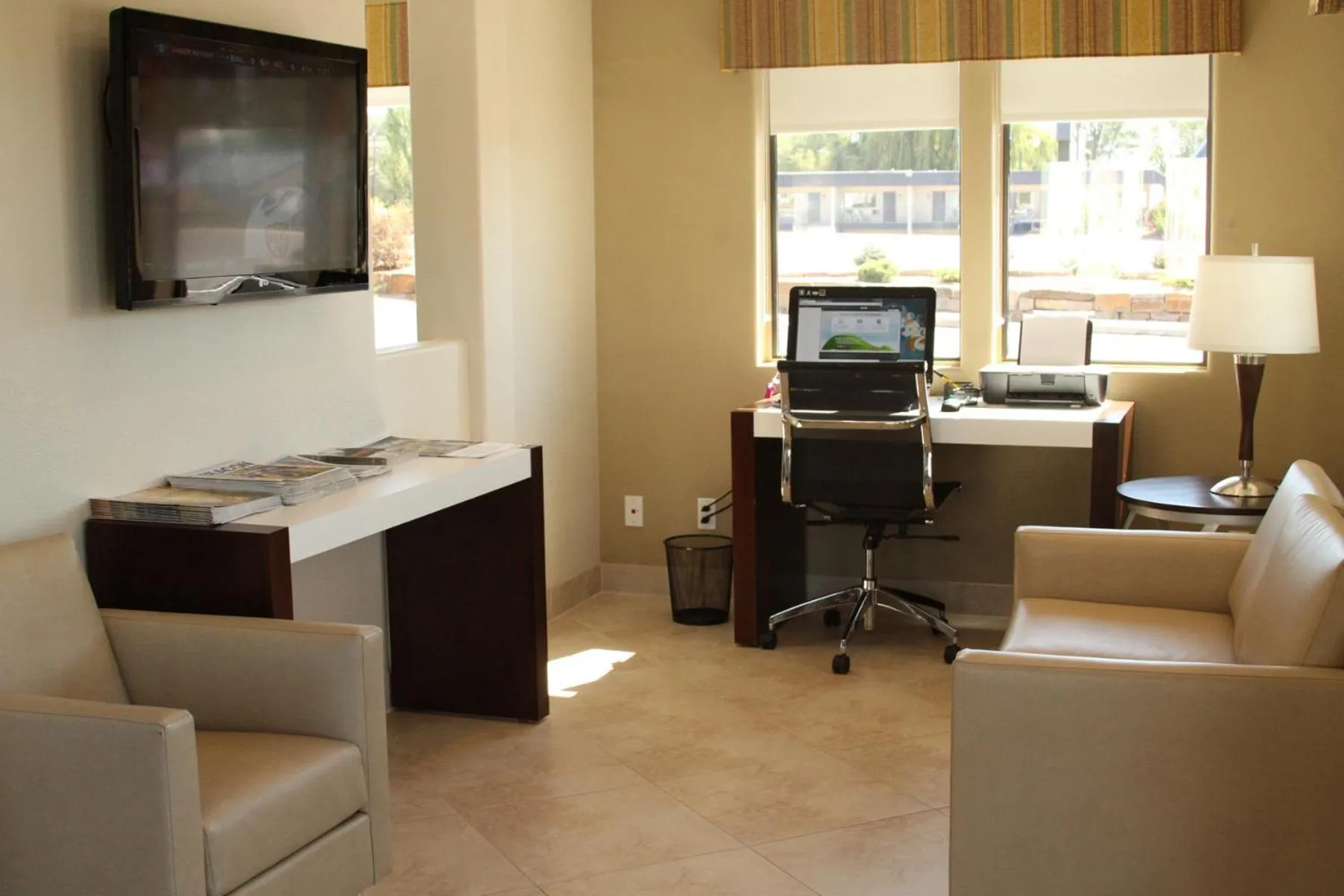 Lobby or reception in Super 8 by Wyndham Montrose